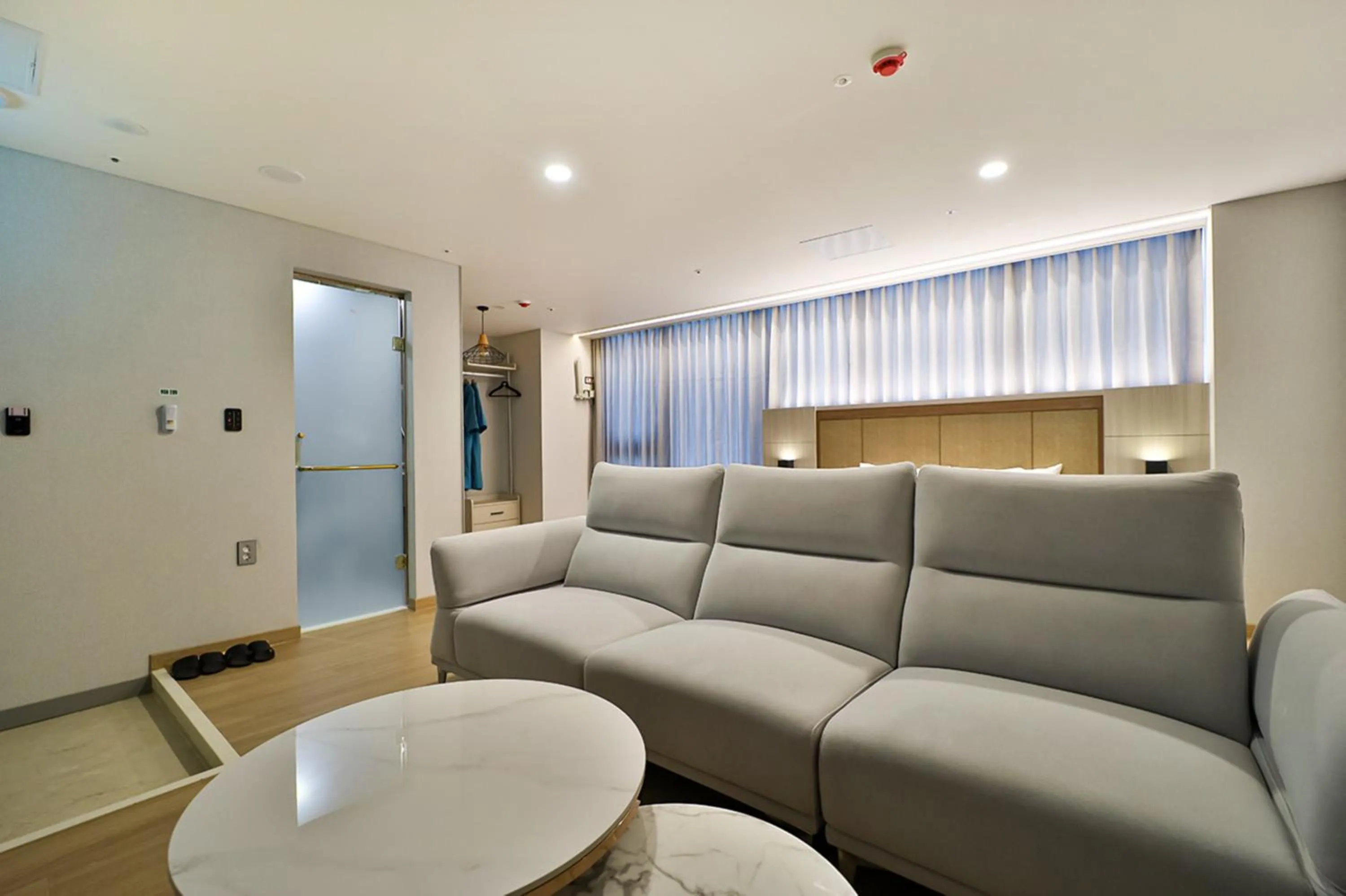 Living room in Gimhae City Hotel