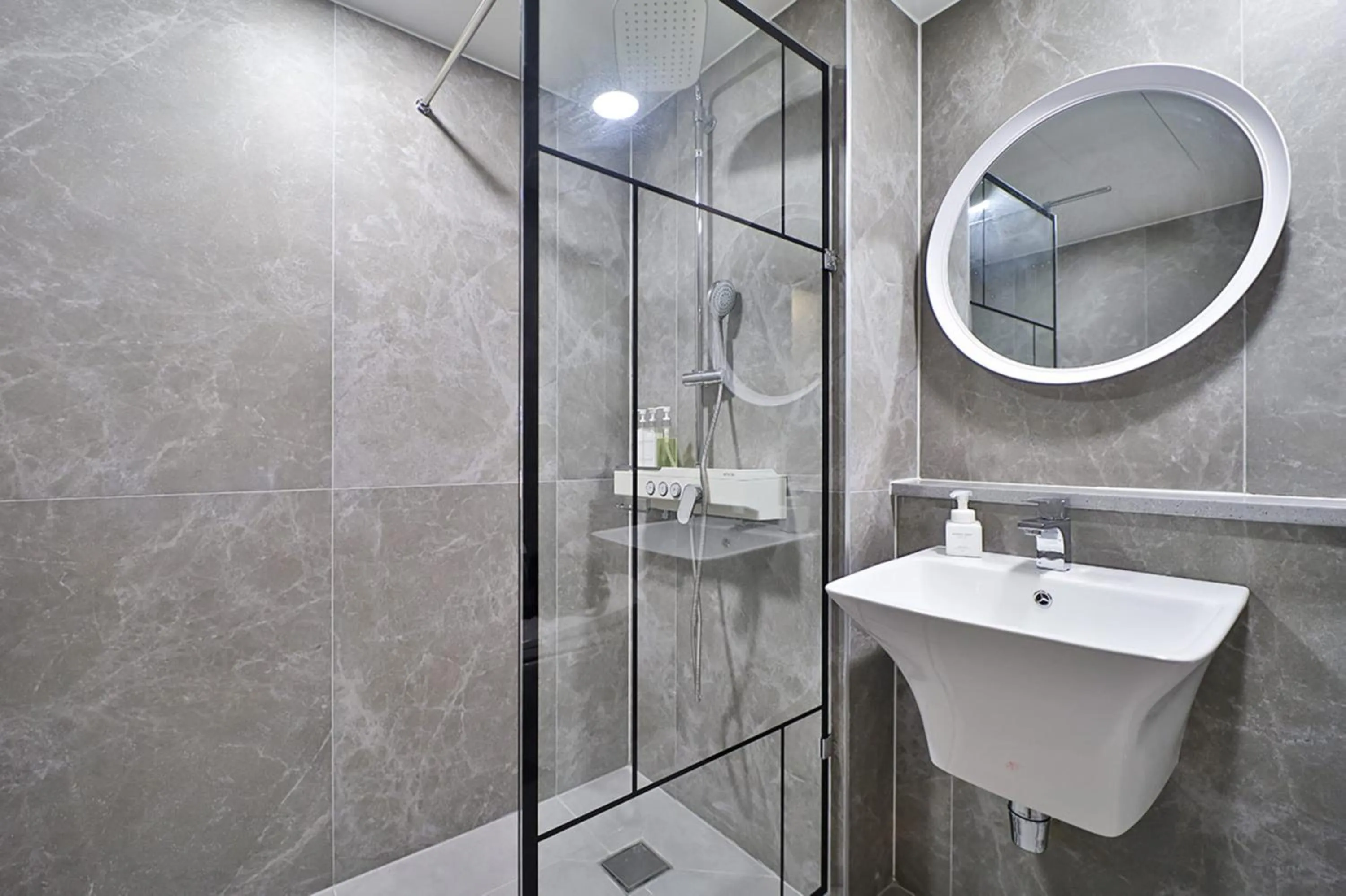 Bathroom in Gimhae City Hotel