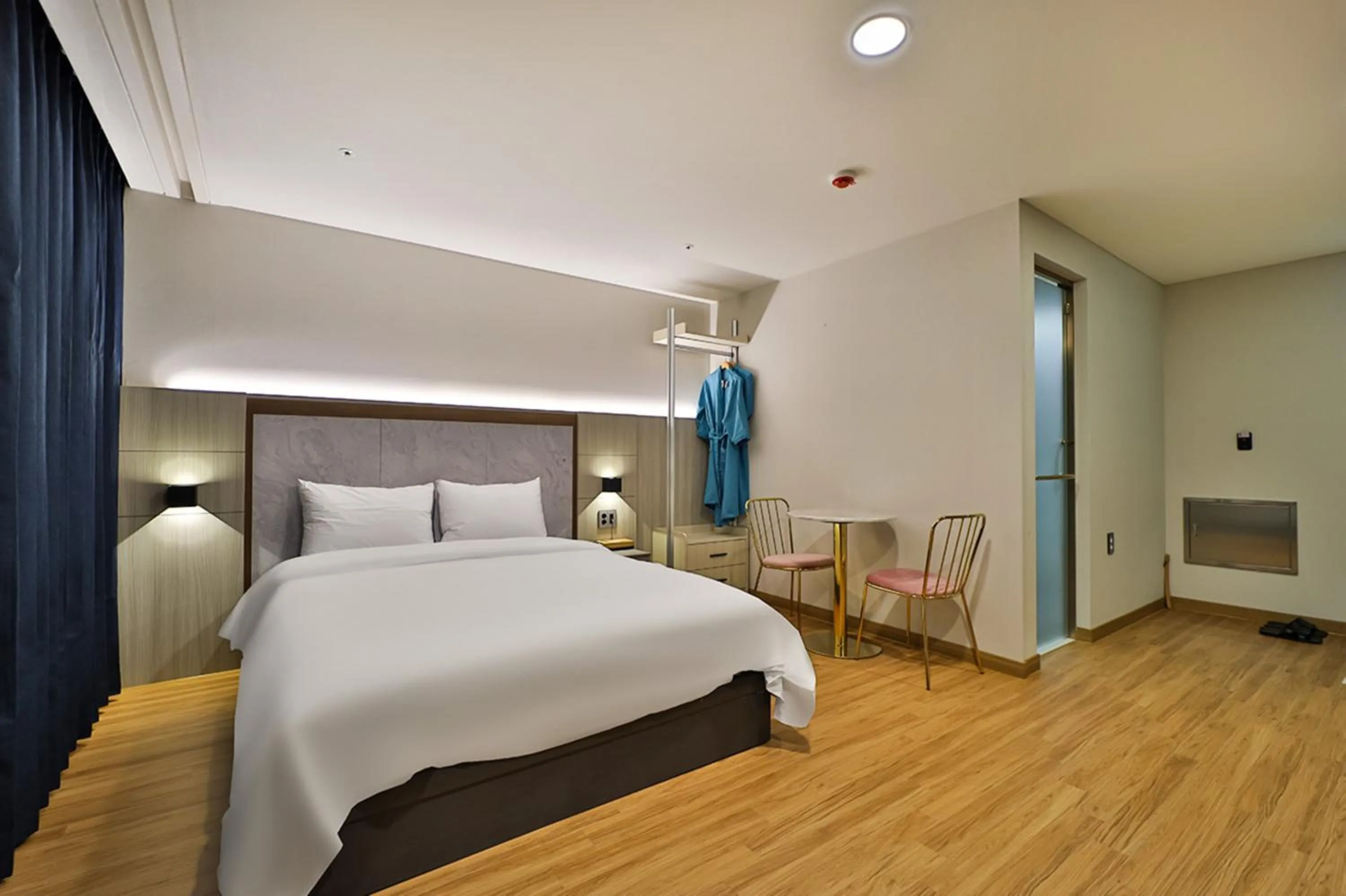 Bedroom, Bed in Gimhae City Hotel