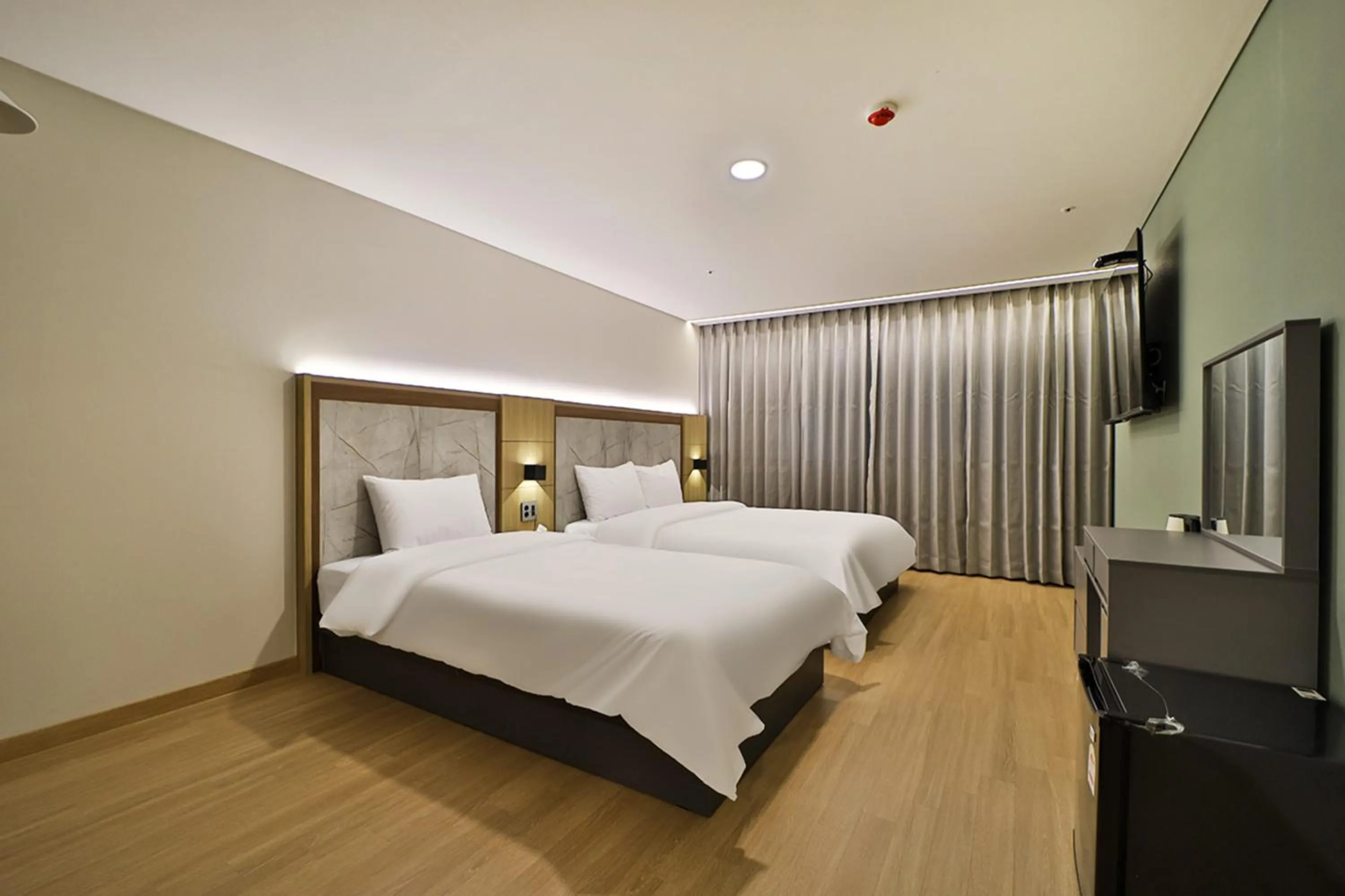 Bedroom, Bed in Gimhae City Hotel