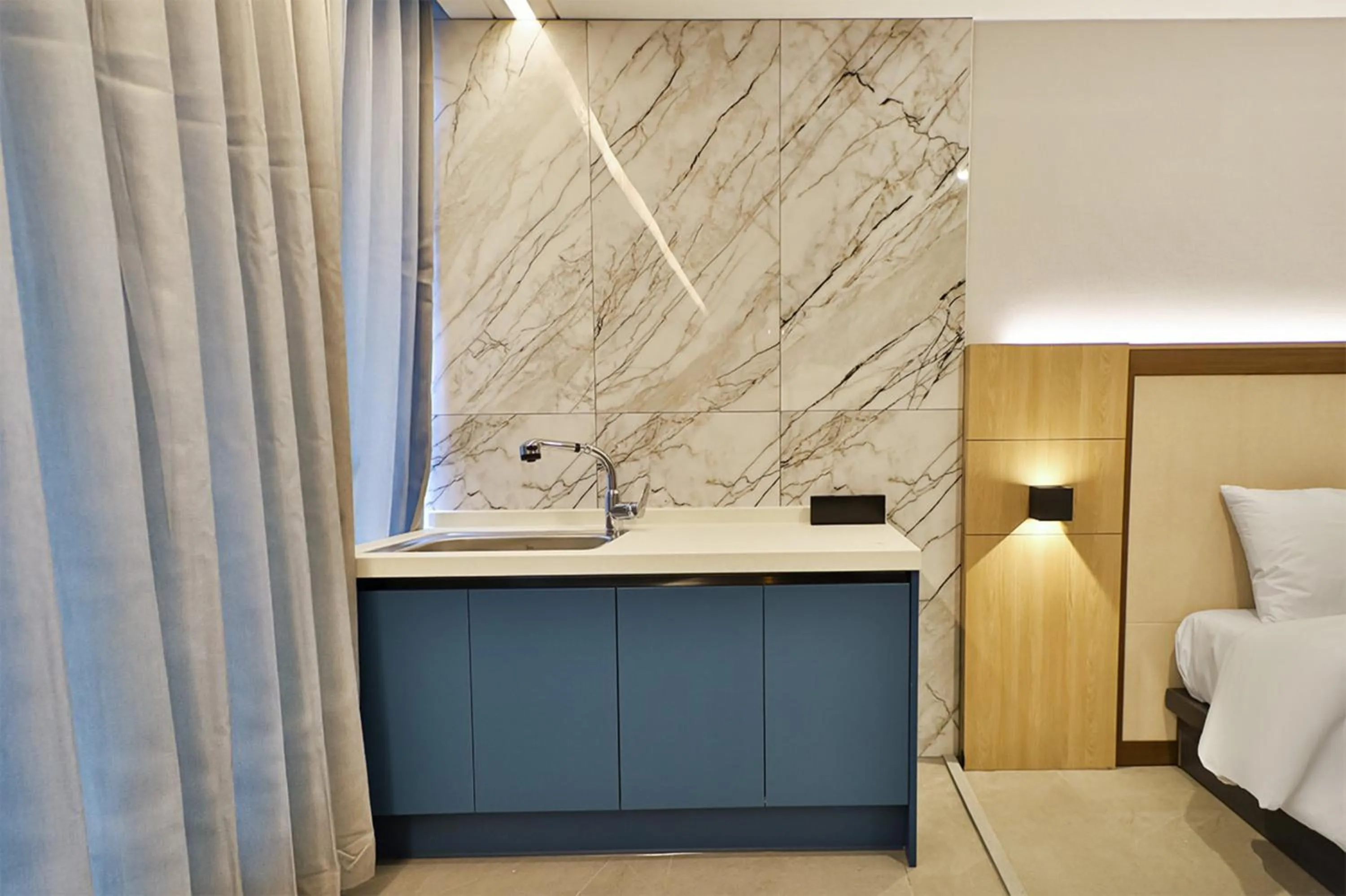 Bedroom, Bed in Gimhae City Hotel