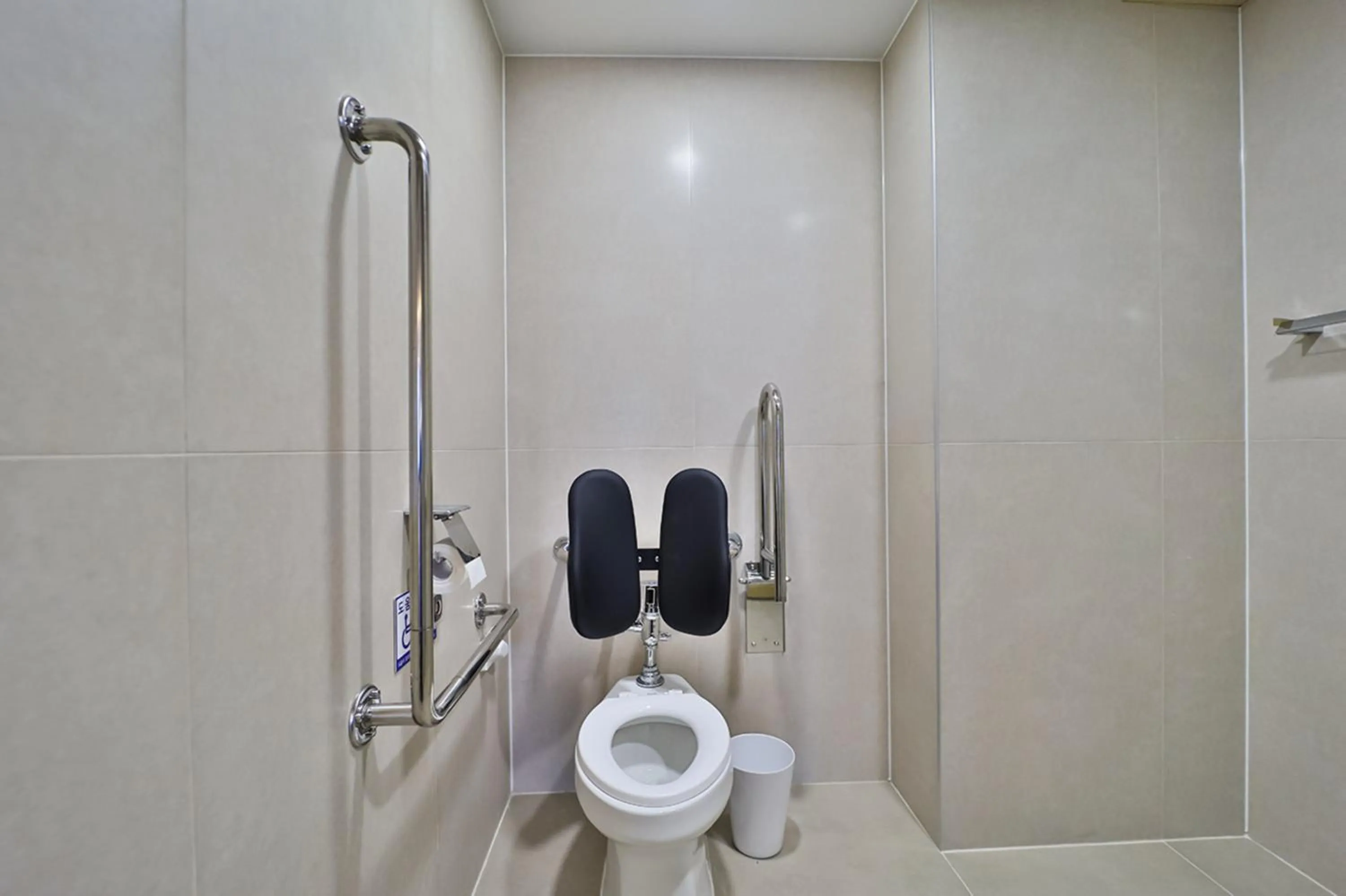 Bathroom in Gimhae City Hotel