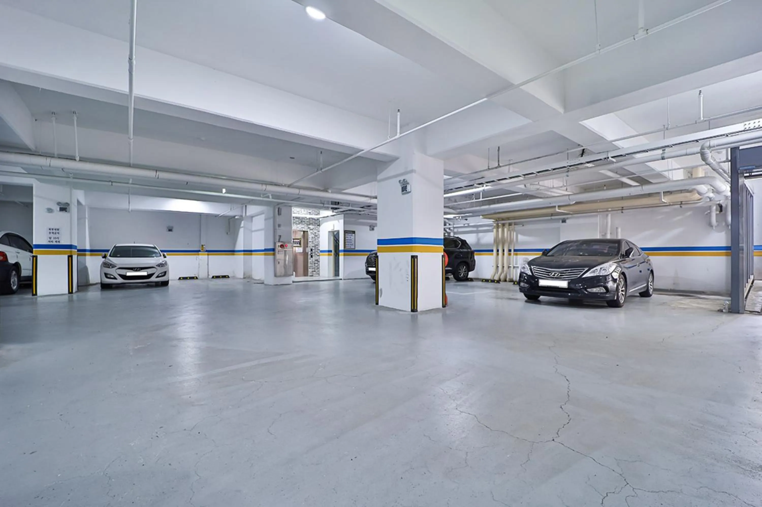 Parking in Gimhae City Hotel