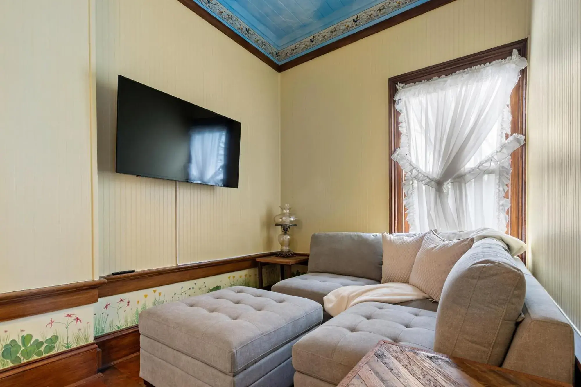 Family Room with Balcony in The Orth House Inn by Remotion Family Room with Balcony in The Orth House Inn by Remotion