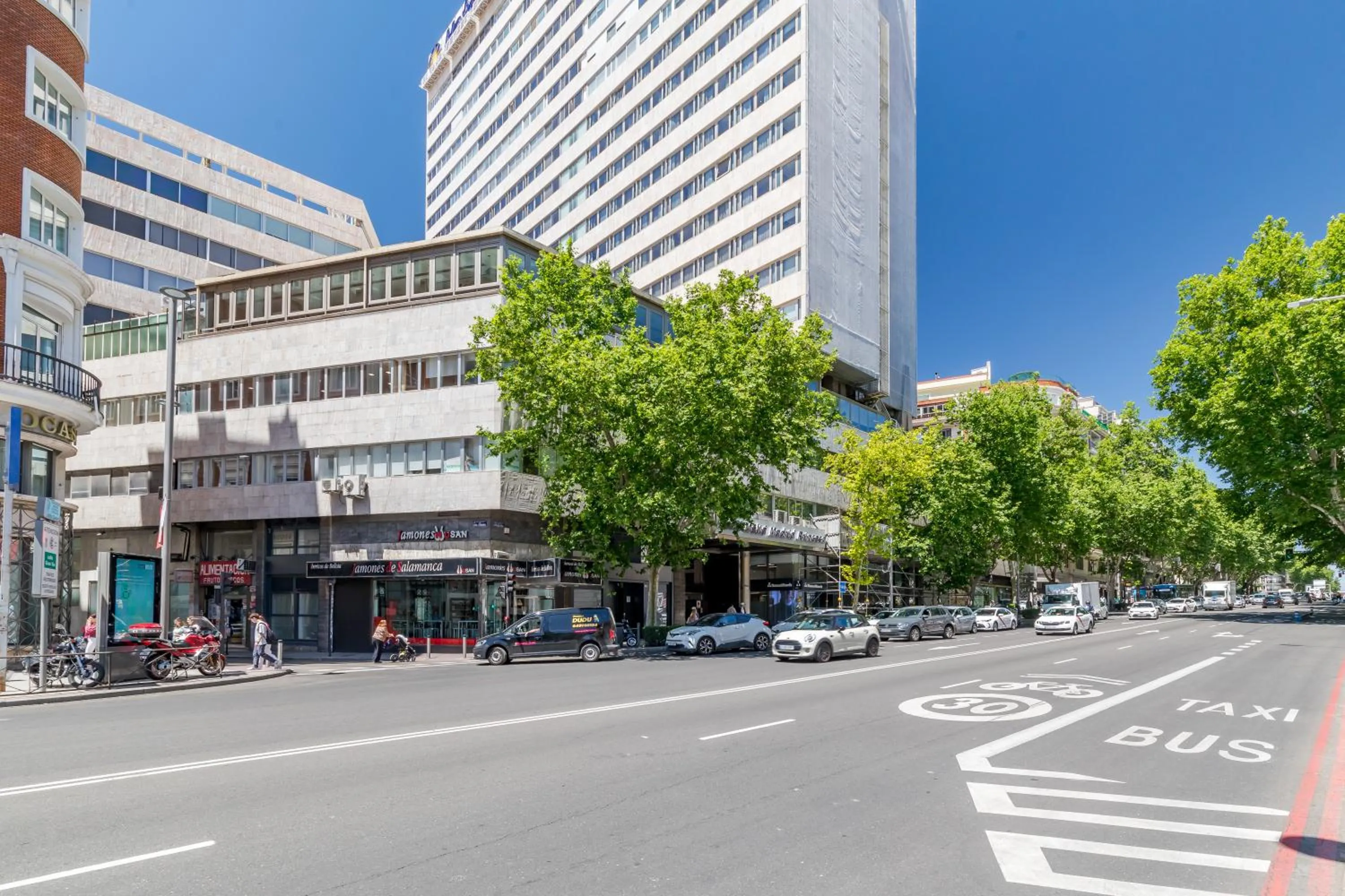 AYZ Princesa-Auto check-in property