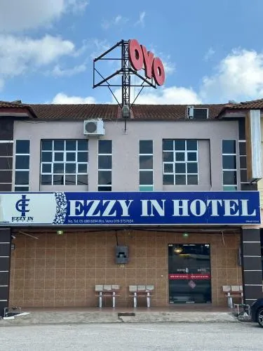 Ezzy In Hotel