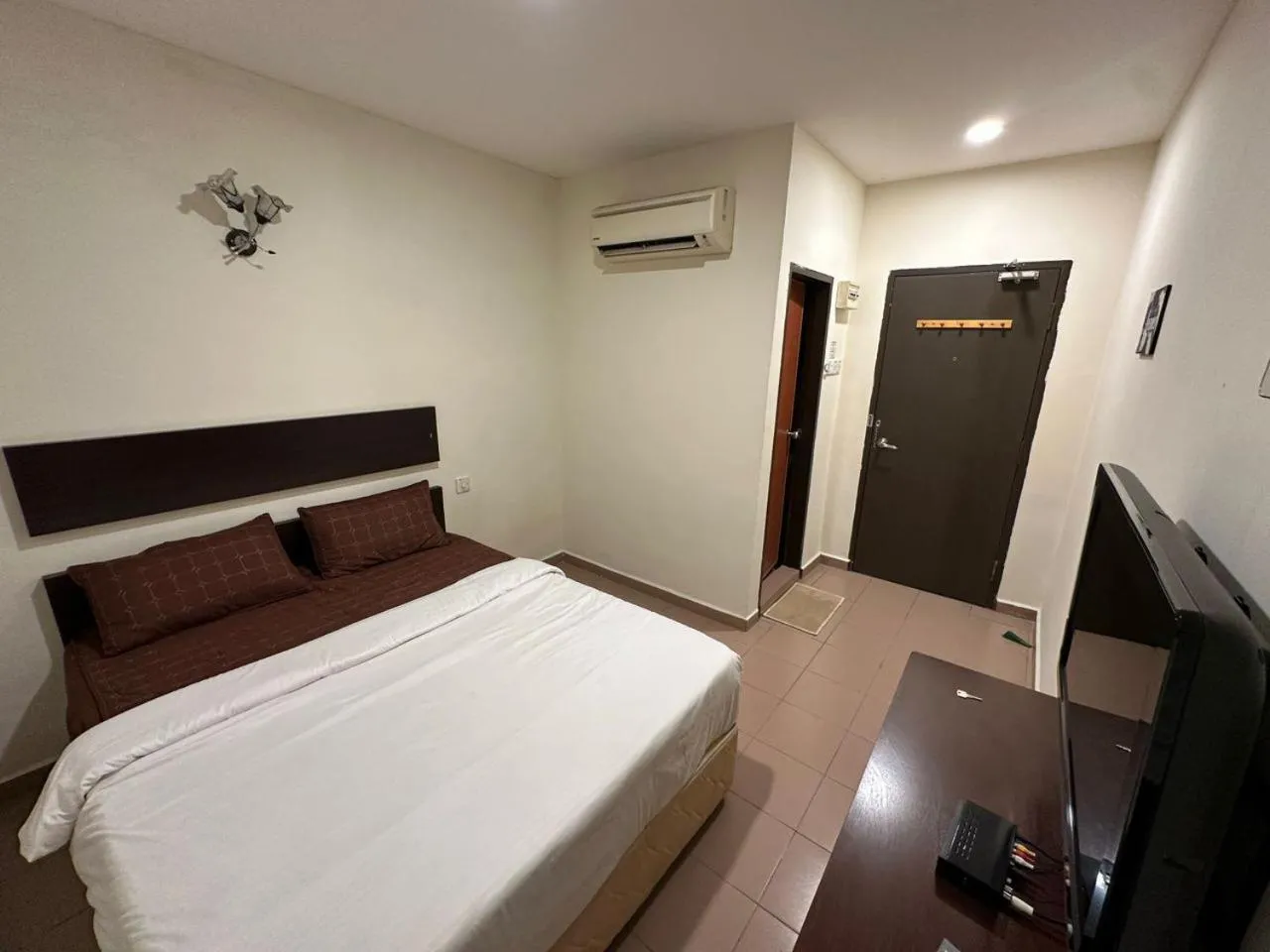 Bed in Ezzy In Hotel