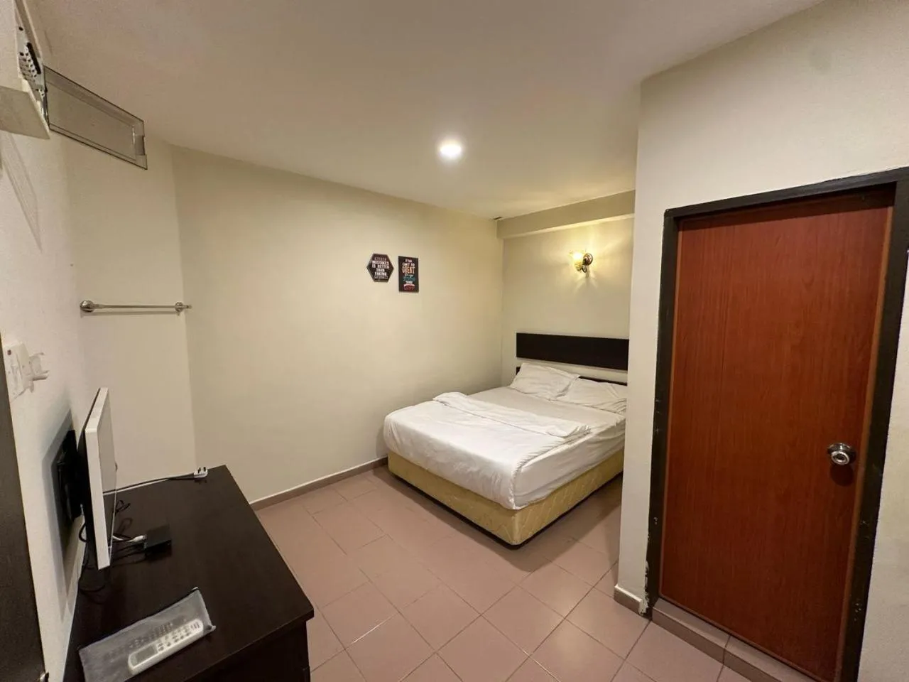 Bed in Ezzy In Hotel