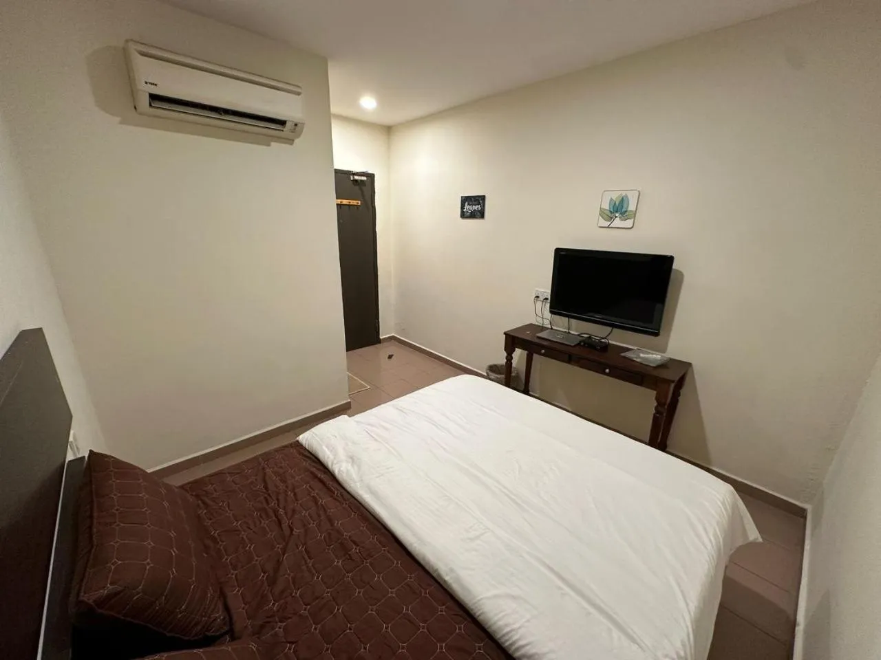 Bed in Ezzy In Hotel