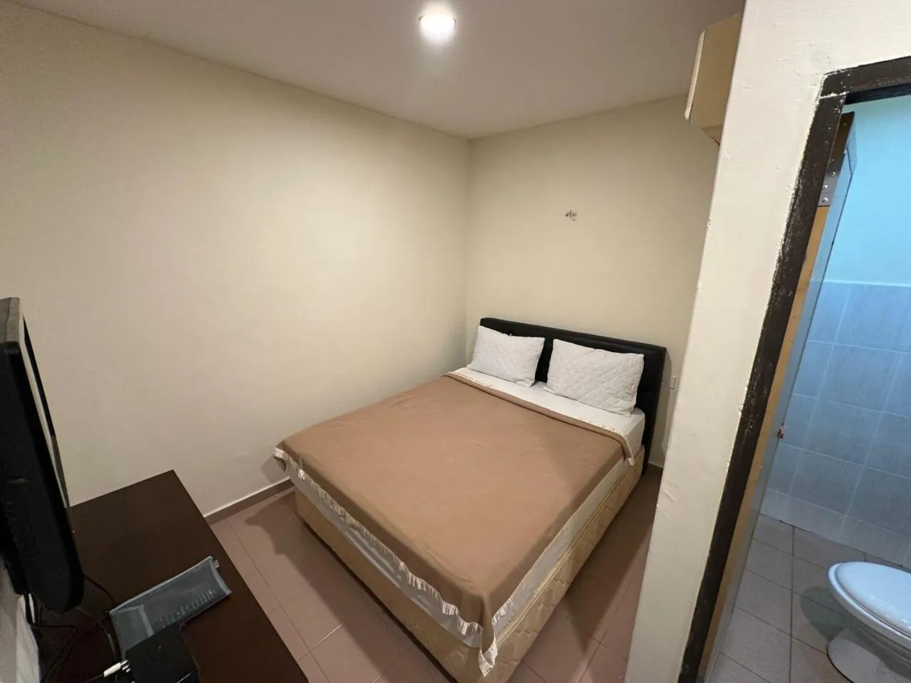 Photo of the whole room in Ezzy In Hotel