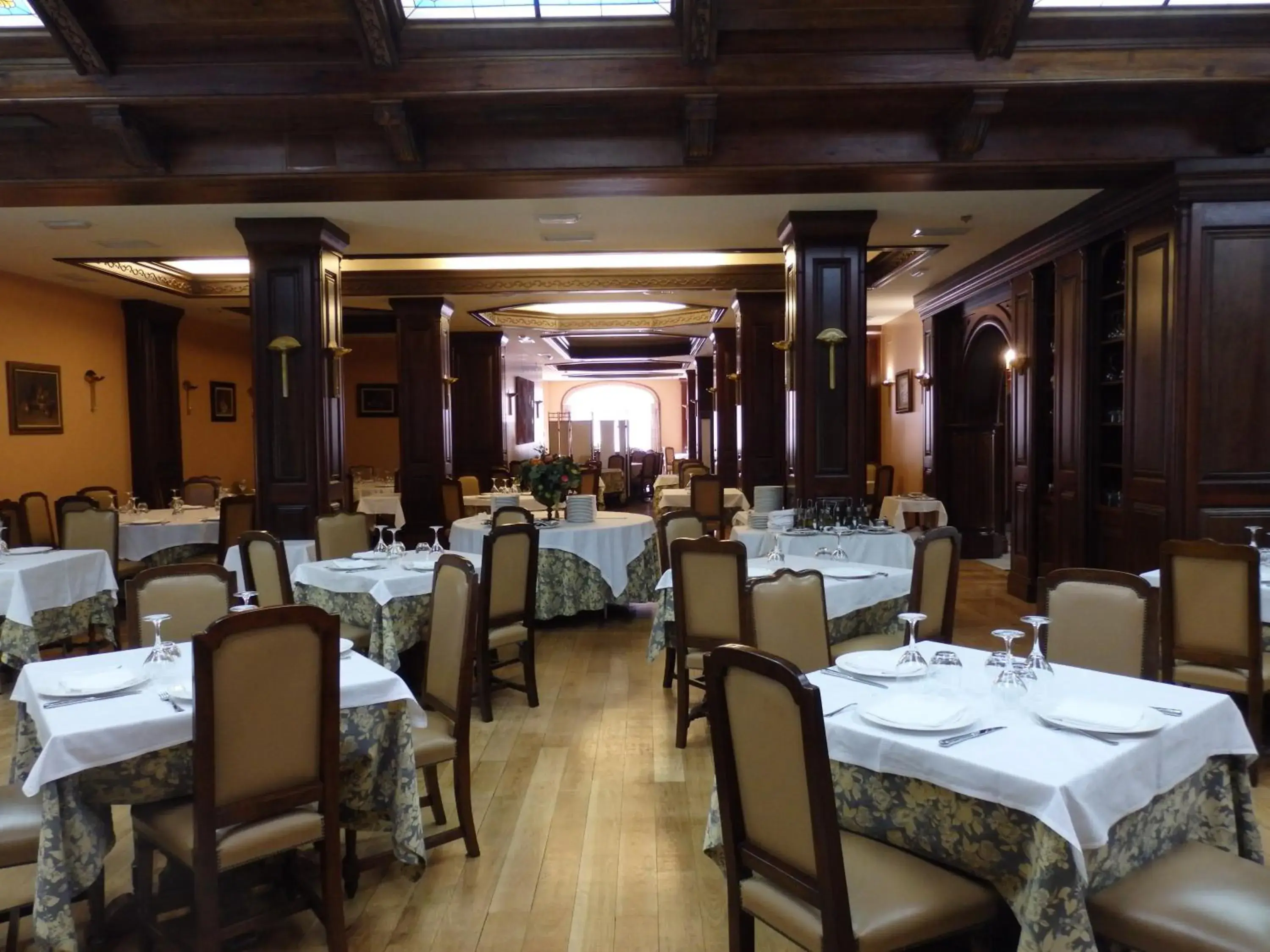 Restaurant/places to eat in Hotel Aranda Restaurant/places to eat in Hotel Aranda