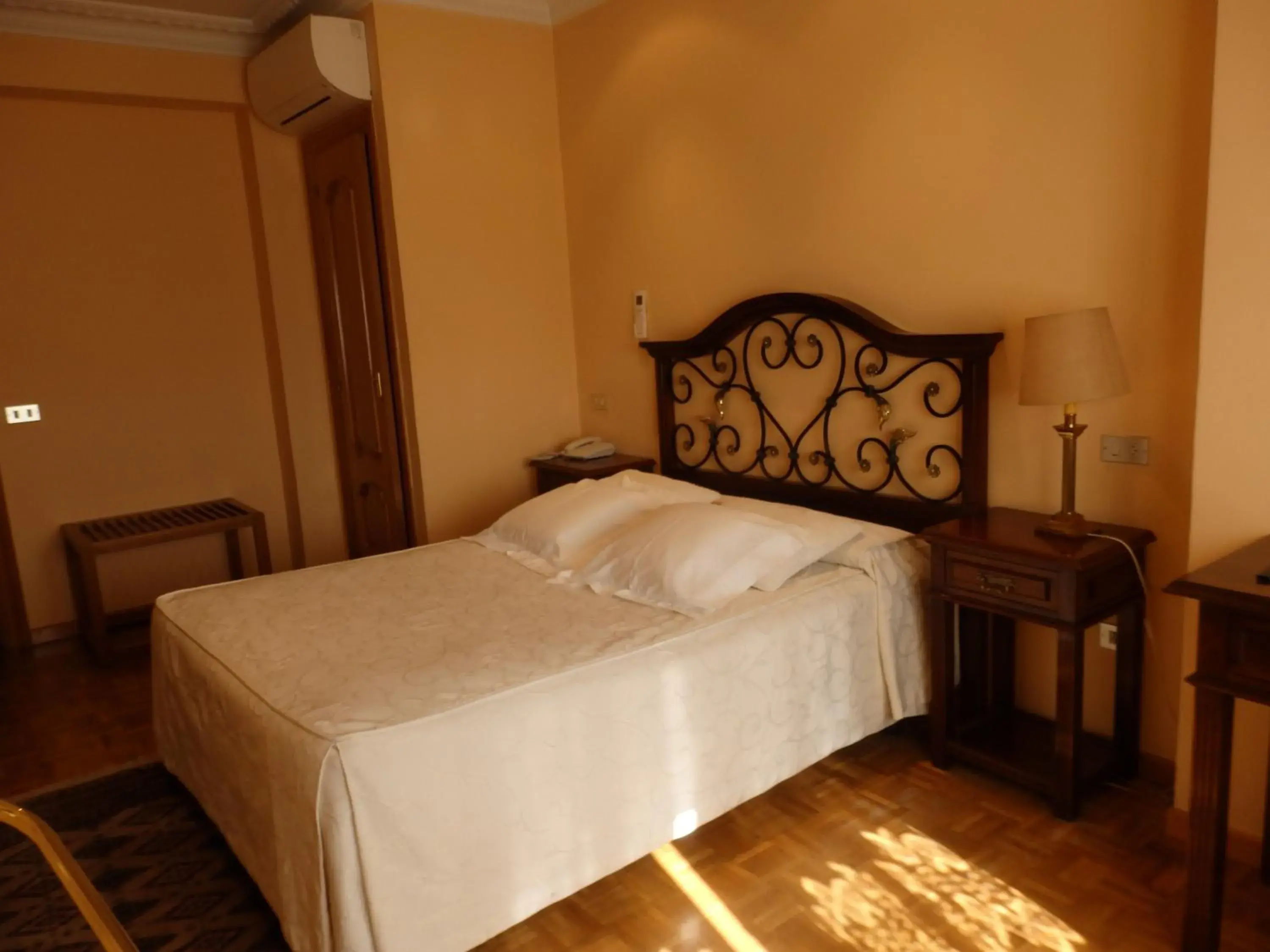 Decorative detail, Bed in Hotel Aranda Decorative detail, Bed in Hotel Aranda