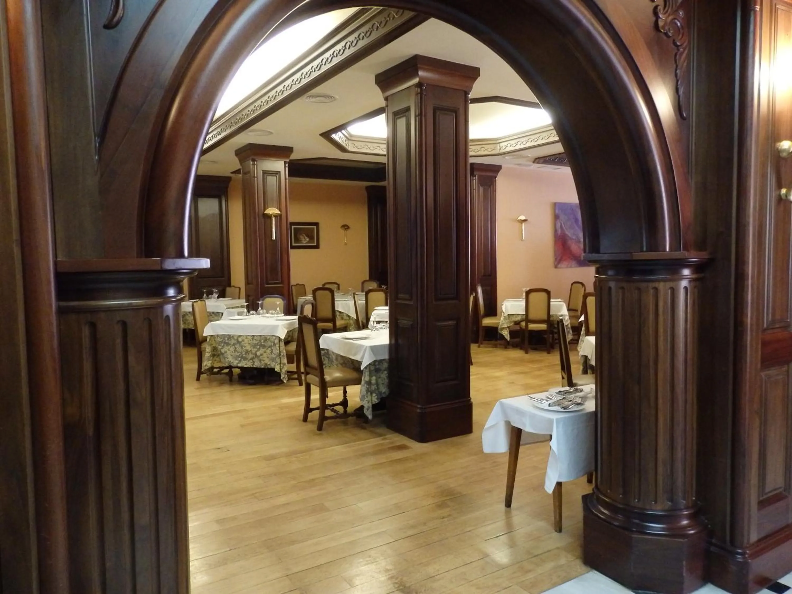 Restaurant/places to eat in Hotel Aranda