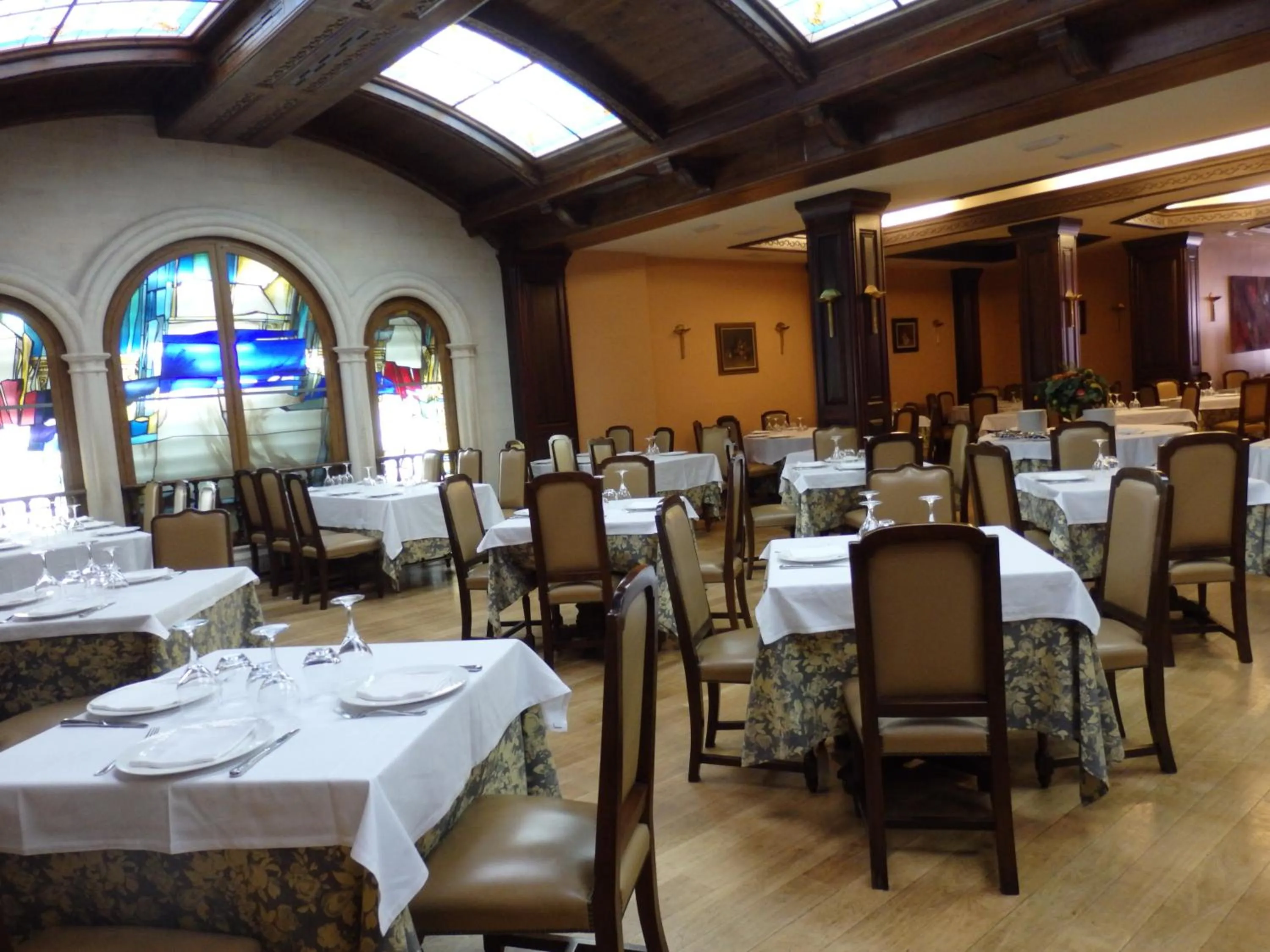 Restaurant/places to eat in Hotel Aranda