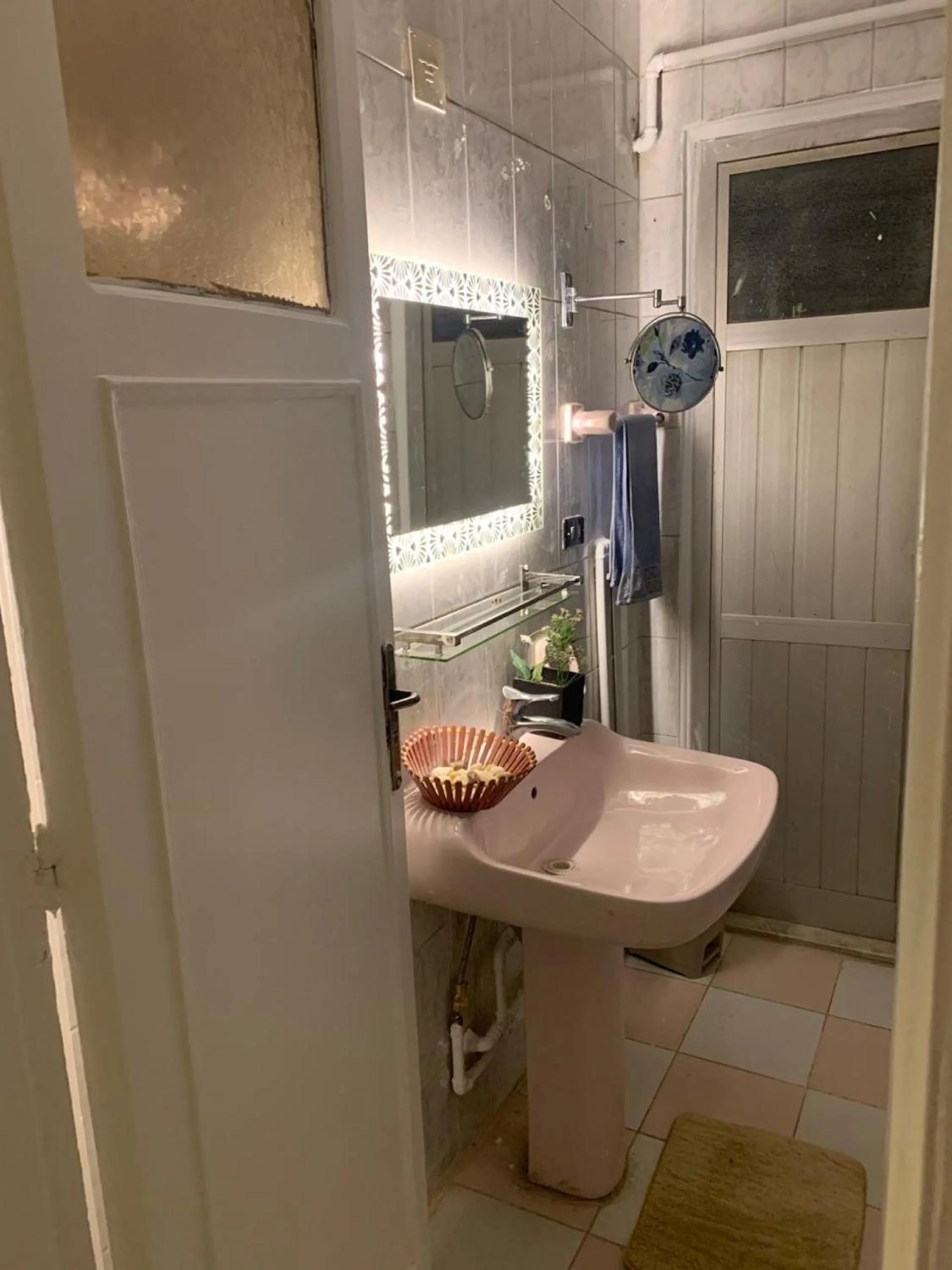 Shower in Casa Elegant