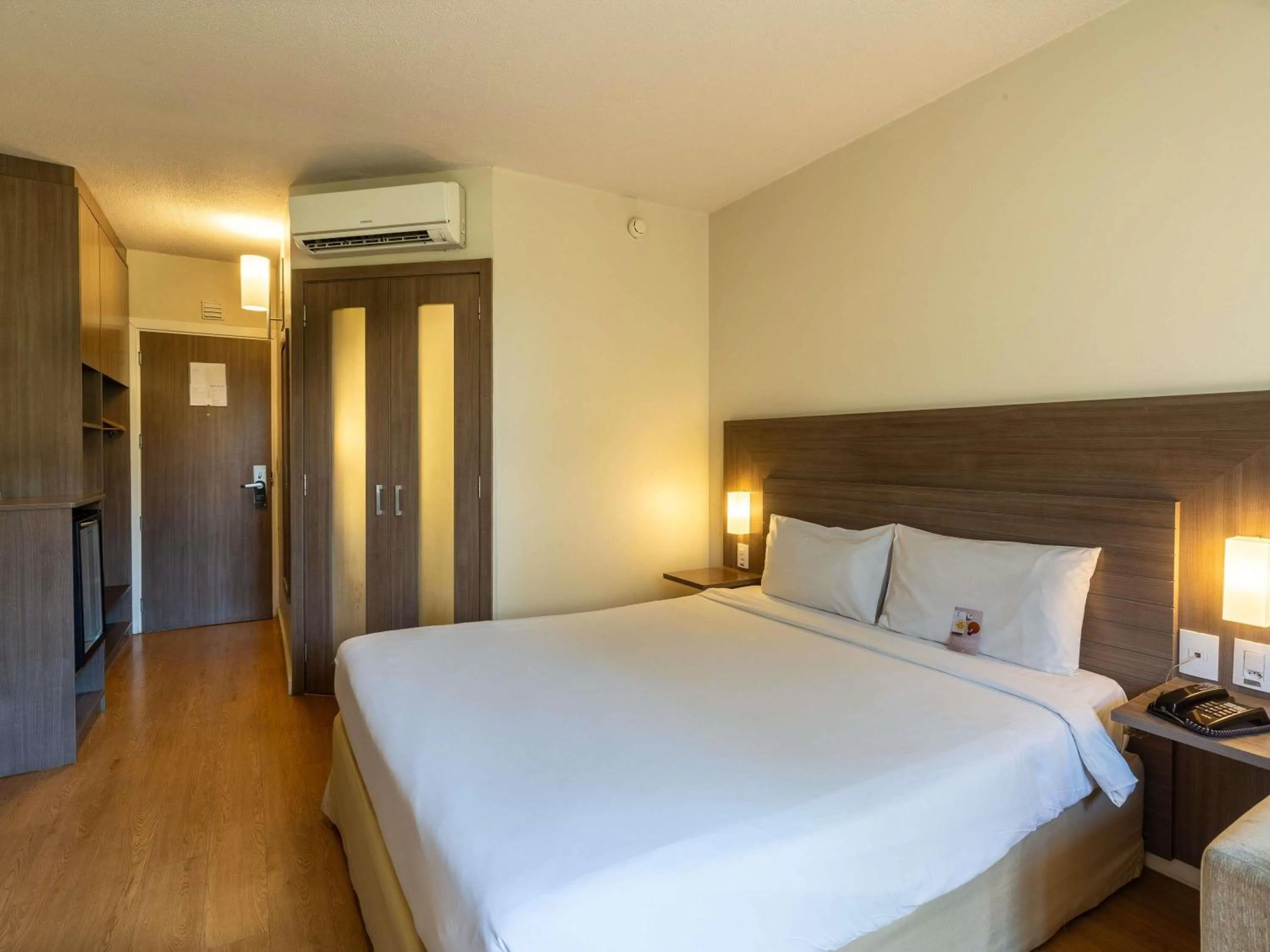 Bedroom, Bed in Novotel Manaus