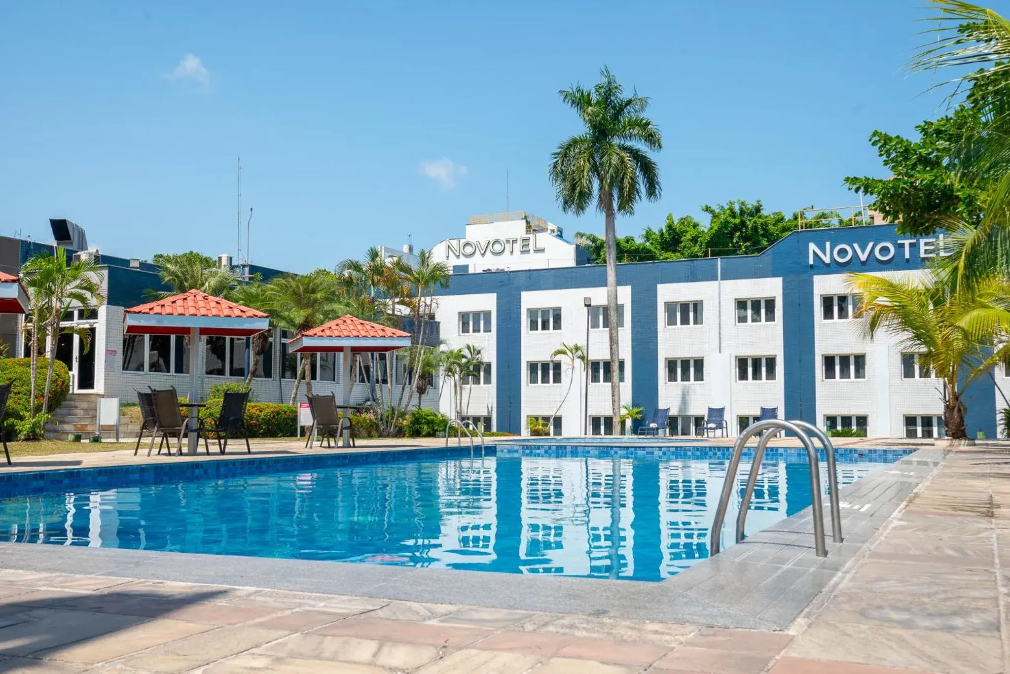 Swimming pool in Novotel Manaus Swimming pool in Novotel Manaus