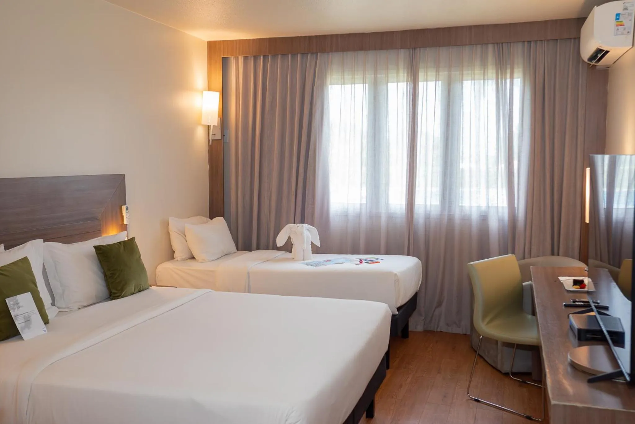 Bedroom, Bed in Novotel Manaus