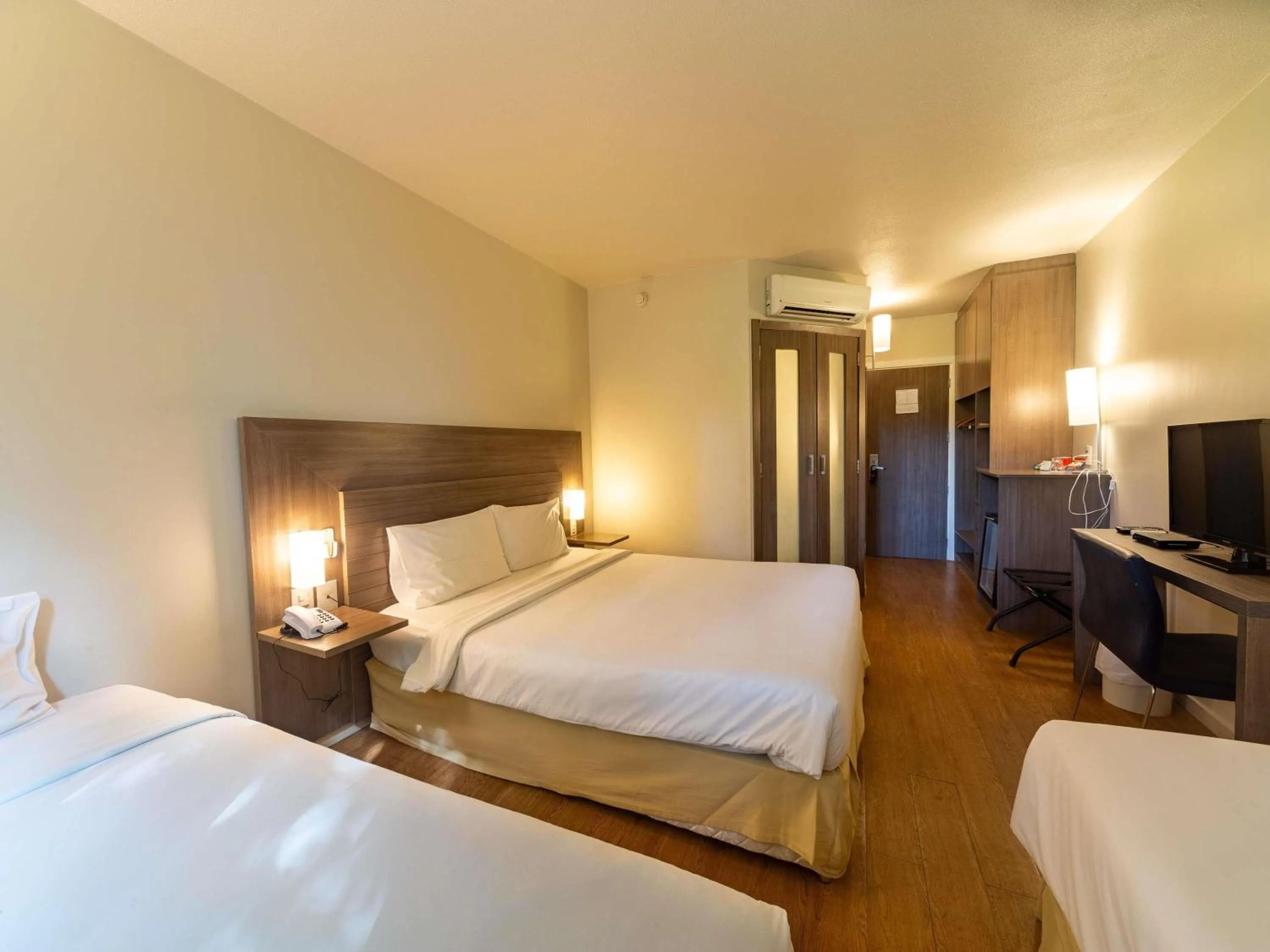 Bedroom, Bed in Novotel Manaus