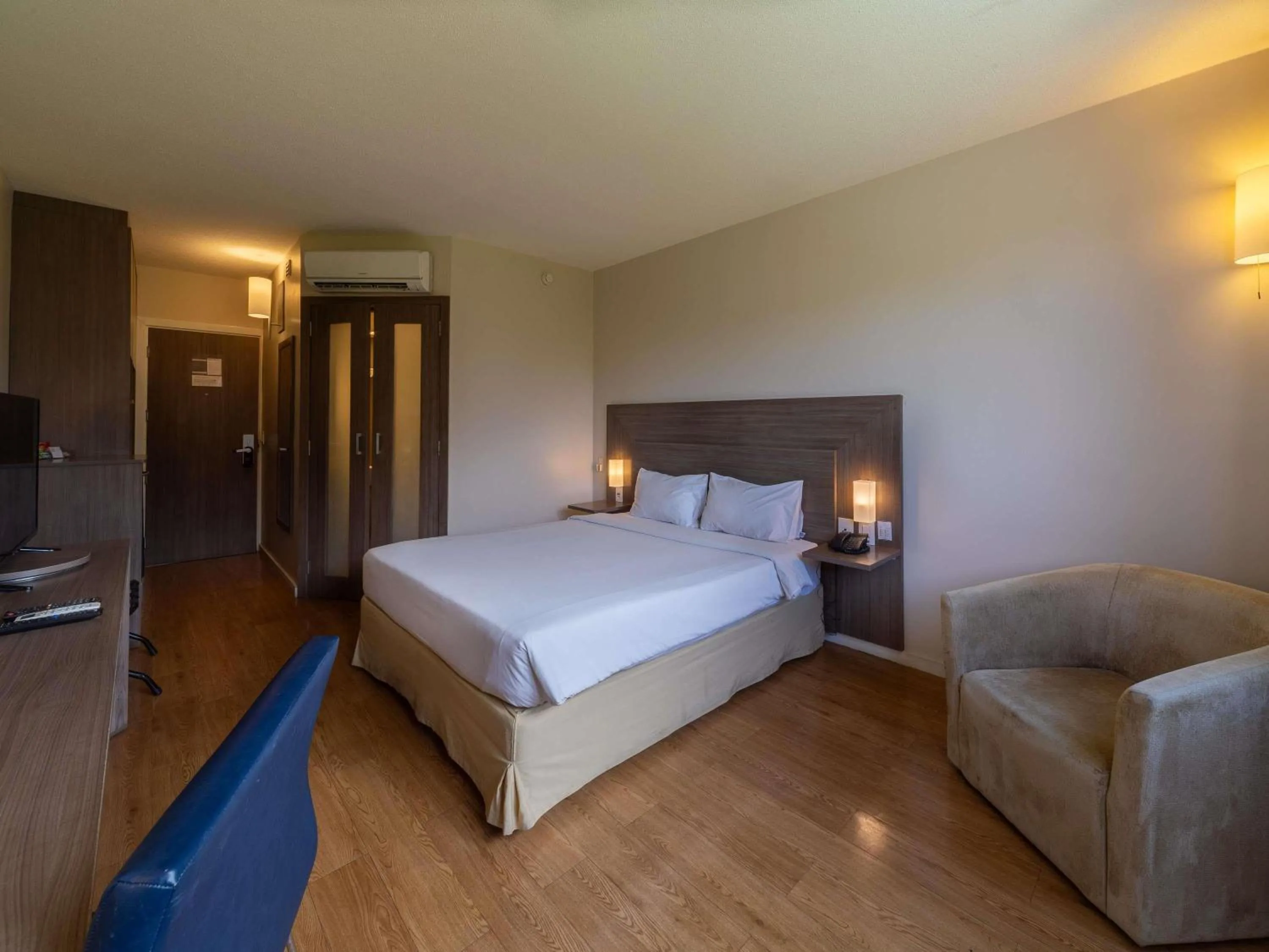 Bedroom, Bed in Novotel Manaus