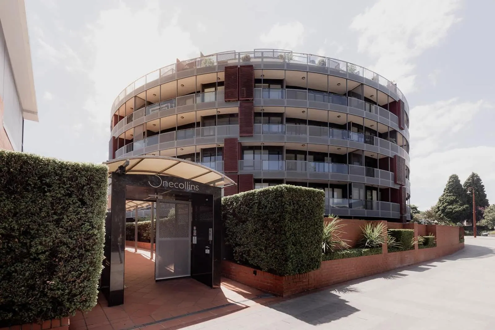 Inner-city 2 bedroom apartment - perfectly located