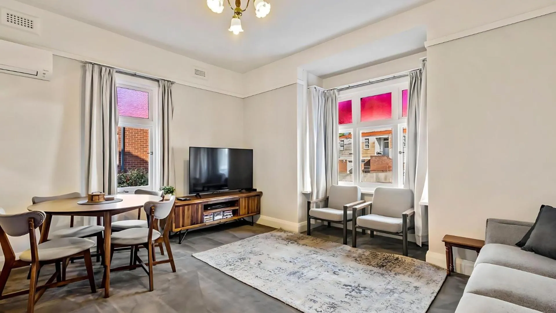 Sunny apartment on the fringe of the CBD