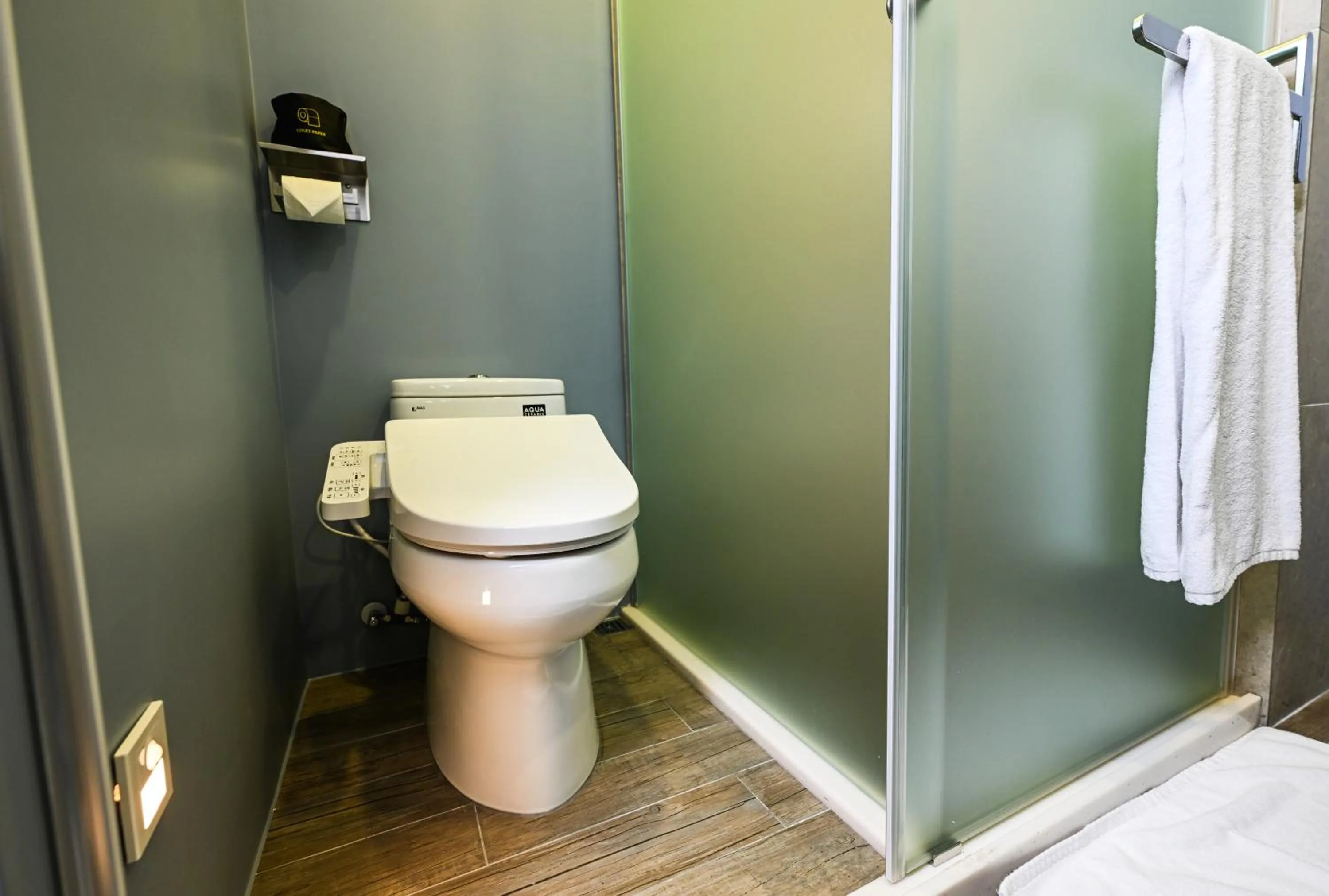 Toilet in OOD Hotel Taipei HangZhou