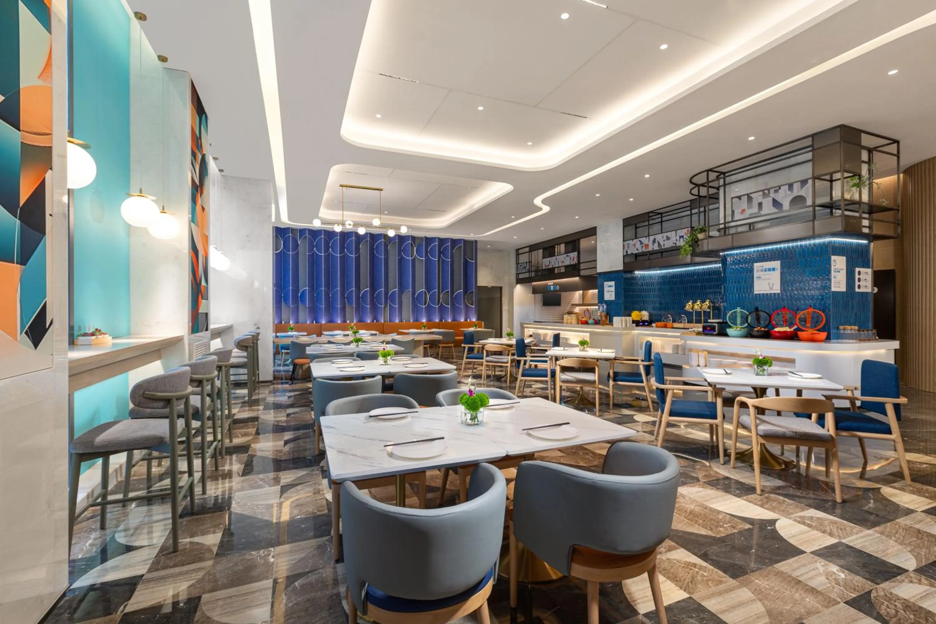 Restaurant/places to eat in Holiday Inn Express Changfeng Park