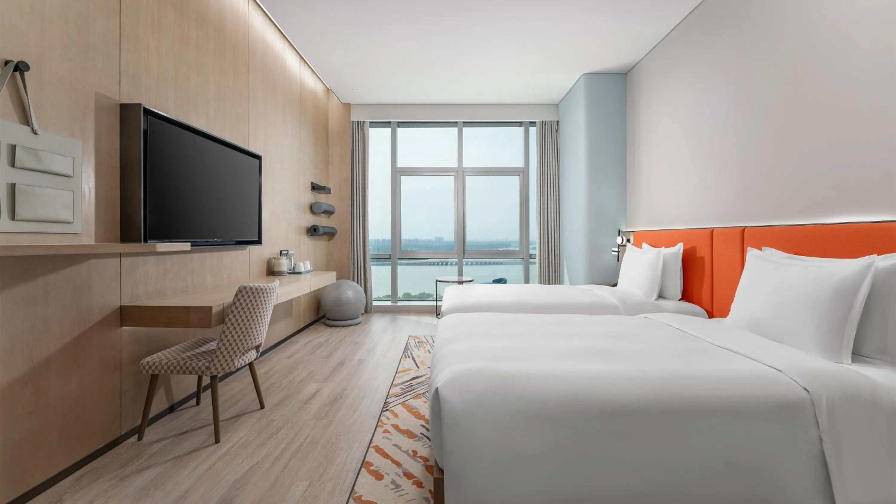 Photo of the whole room, Bed in EVEN Hotel Yinchuan Yuehai by IHG