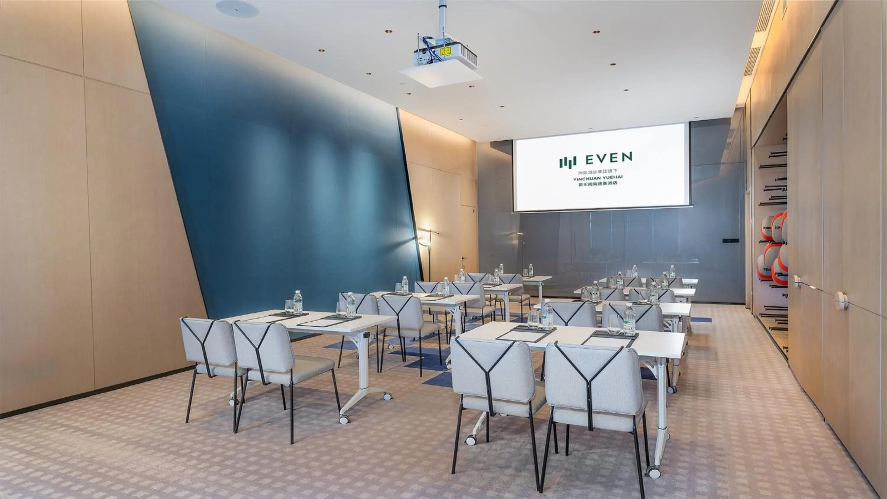 Meeting/conference room in EVEN Hotel Yinchuan Yuehai by IHG