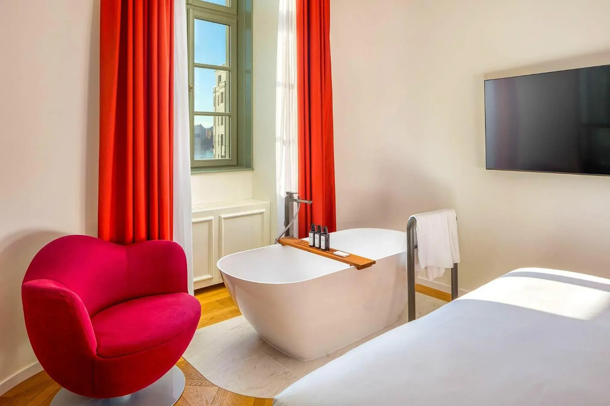 Photo of the whole room, Bed in Kimpton BEM Budapest by IHG Photo of the whole room, Bed in Kimpton BEM Budapest by IHG