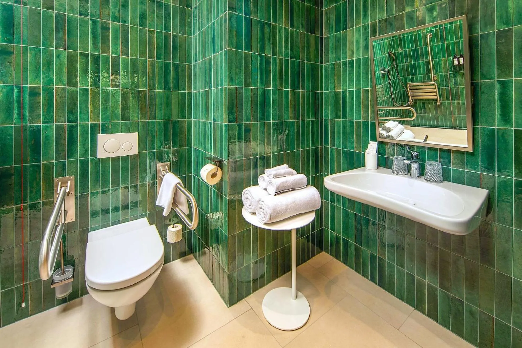 Photo of the whole room in Kimpton BEM Budapest by IHG