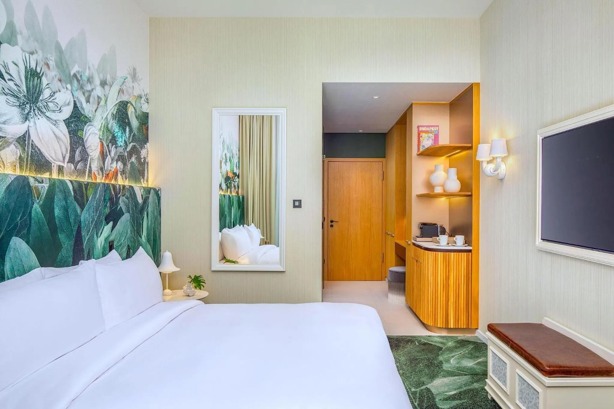 Photo of the whole room, Bed in Kimpton BEM Budapest by IHG