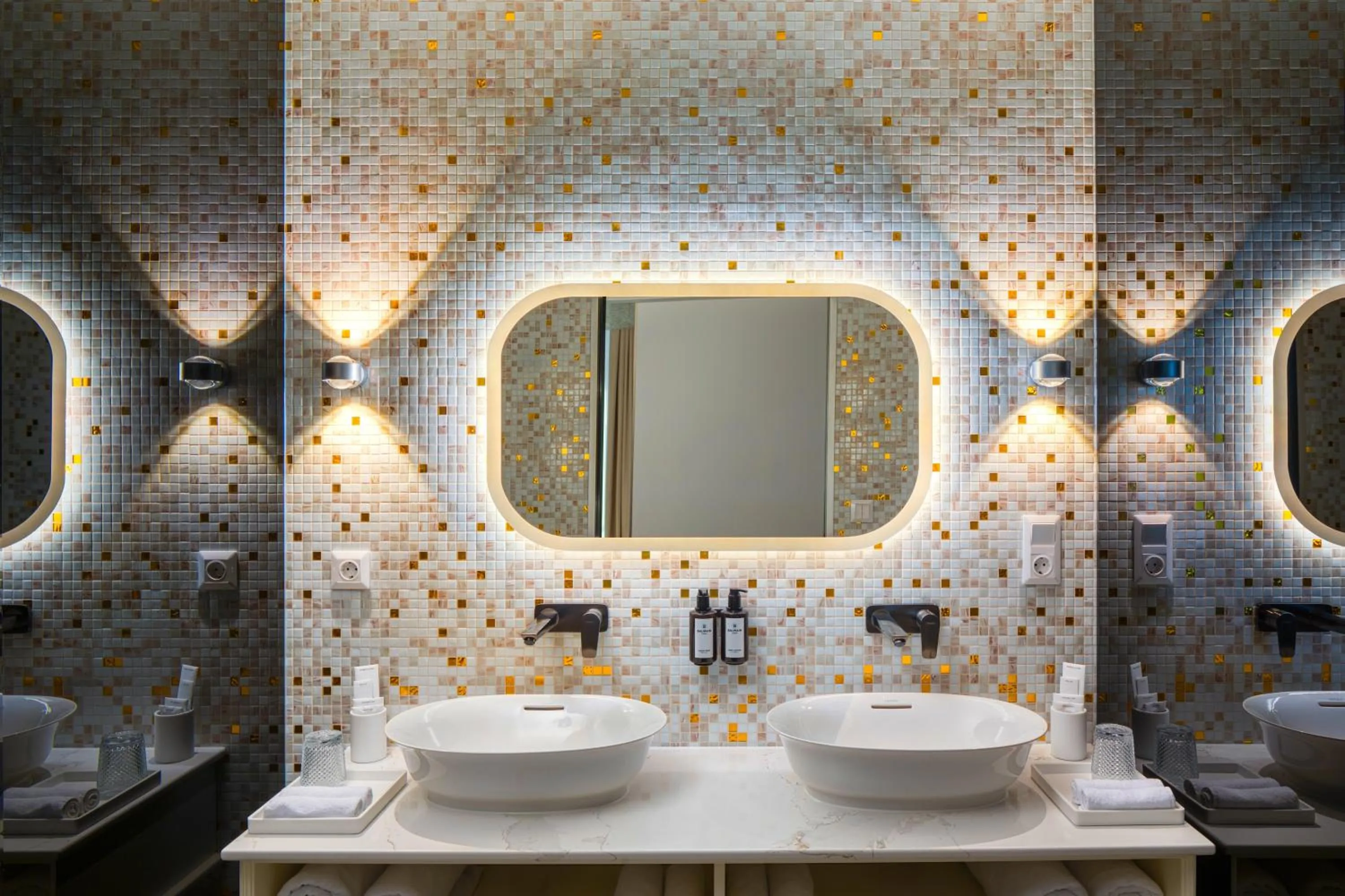 Bathroom in Kimpton BEM Budapest by IHG