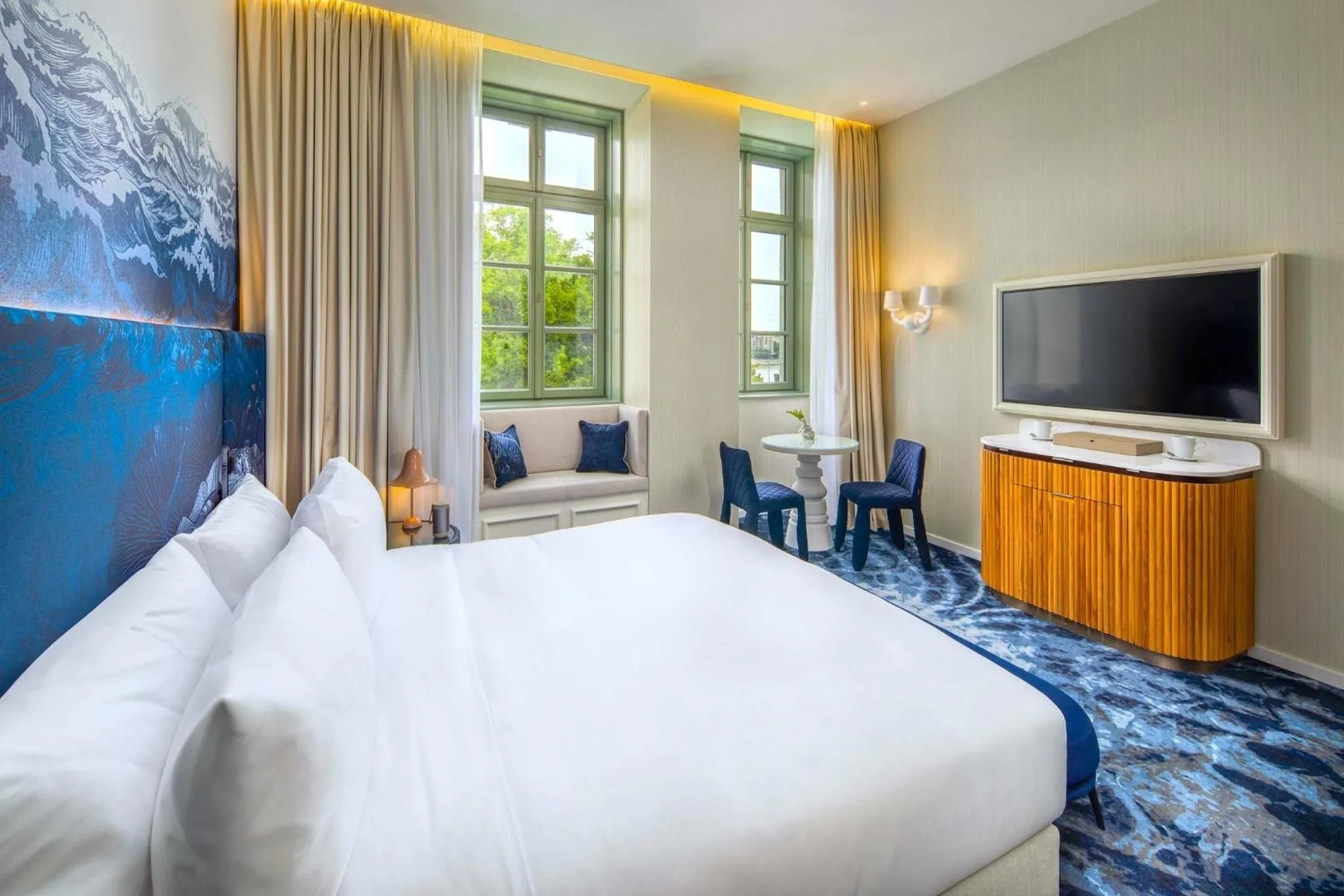Photo of the whole room, Bed in Kimpton BEM Budapest by IHG