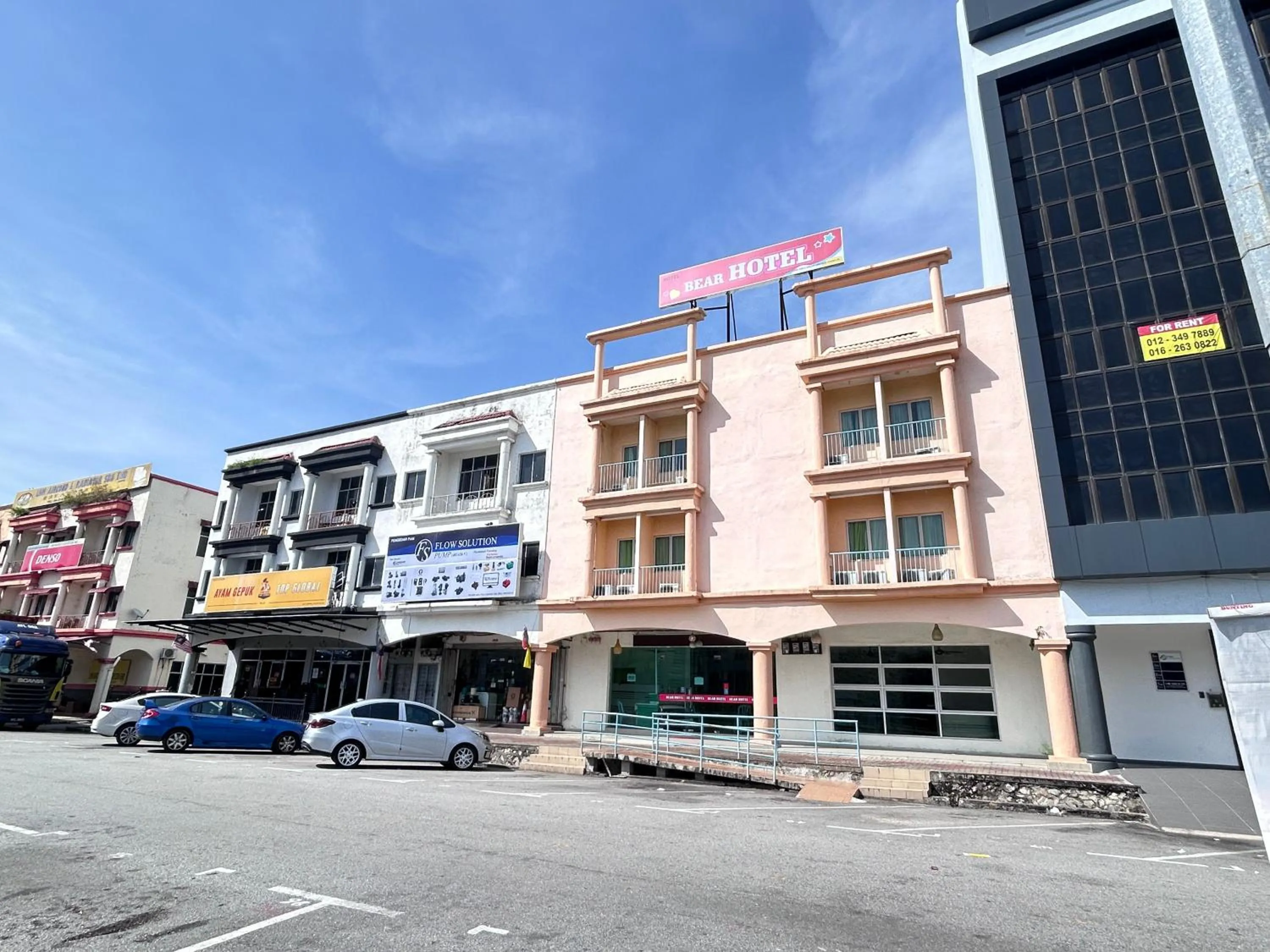 Property building in 8 Hotel Nilai / KLIA