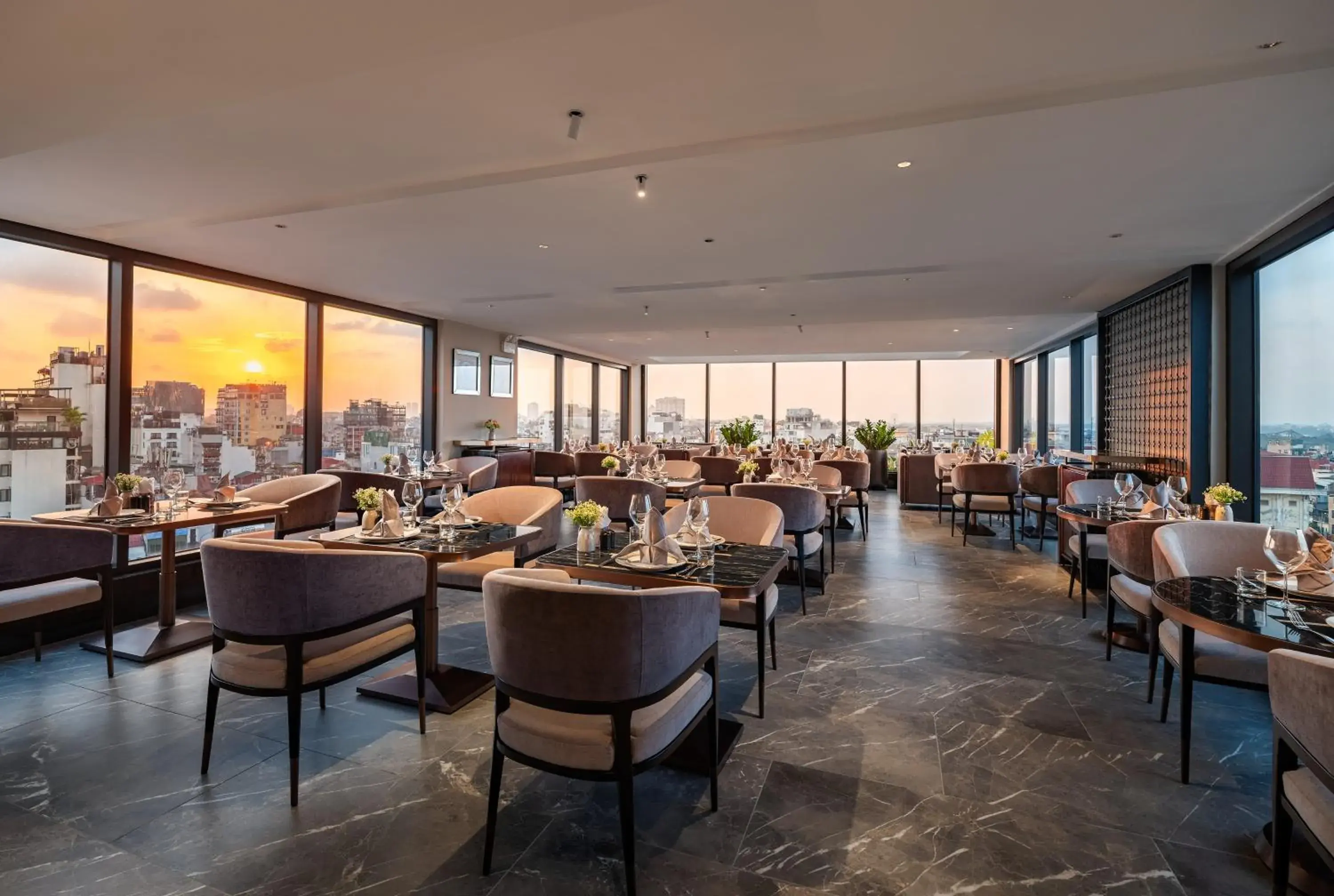 Restaurant/places to eat in CLASSYC Hotel Restaurant/places to eat in CLASSYC Hotel