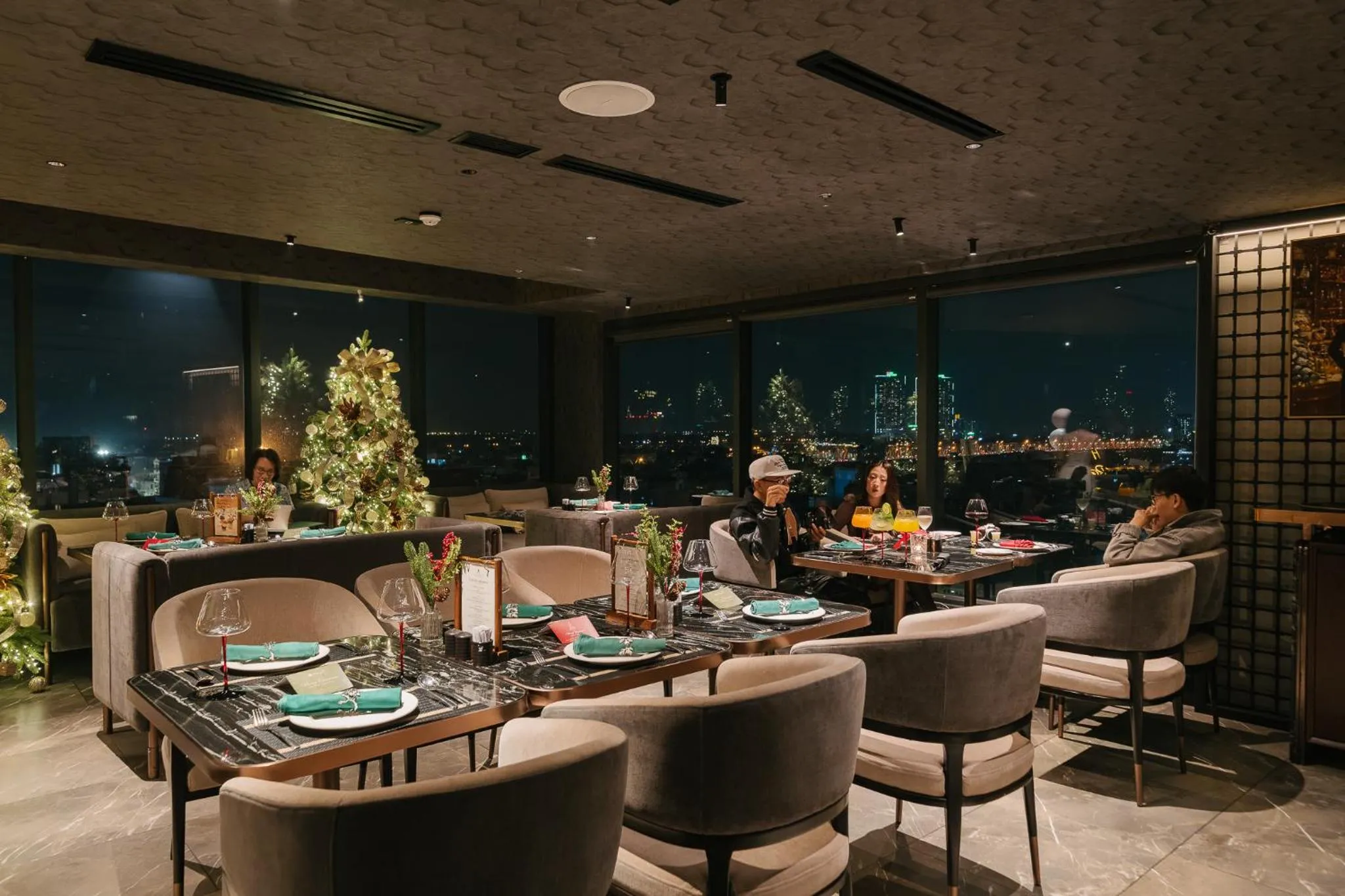 Restaurant/places to eat in CLASSYC Hotel