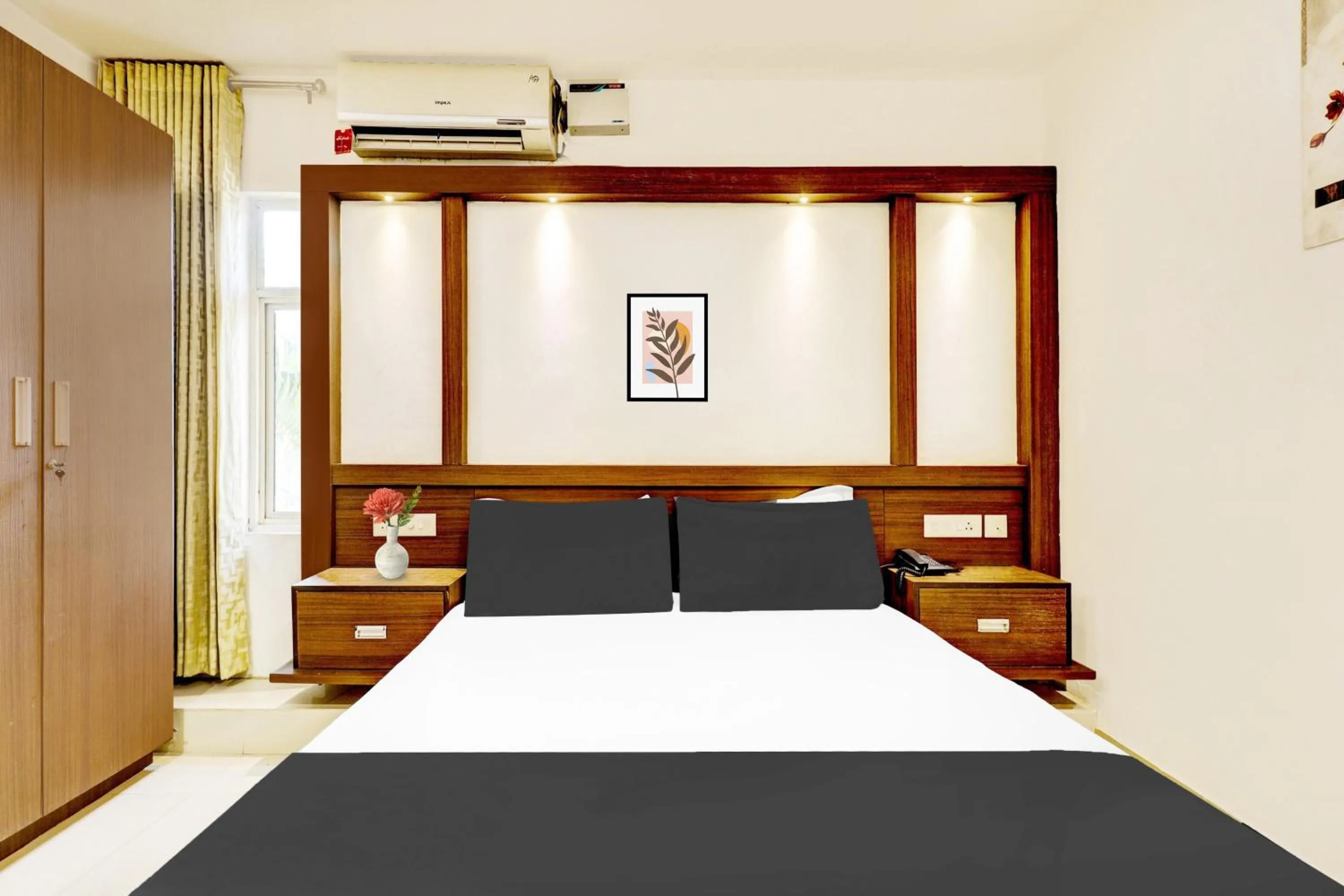 Bedroom, Bed in Super Hotel O Kazhakoottam Near AL SAJ Convention Centre