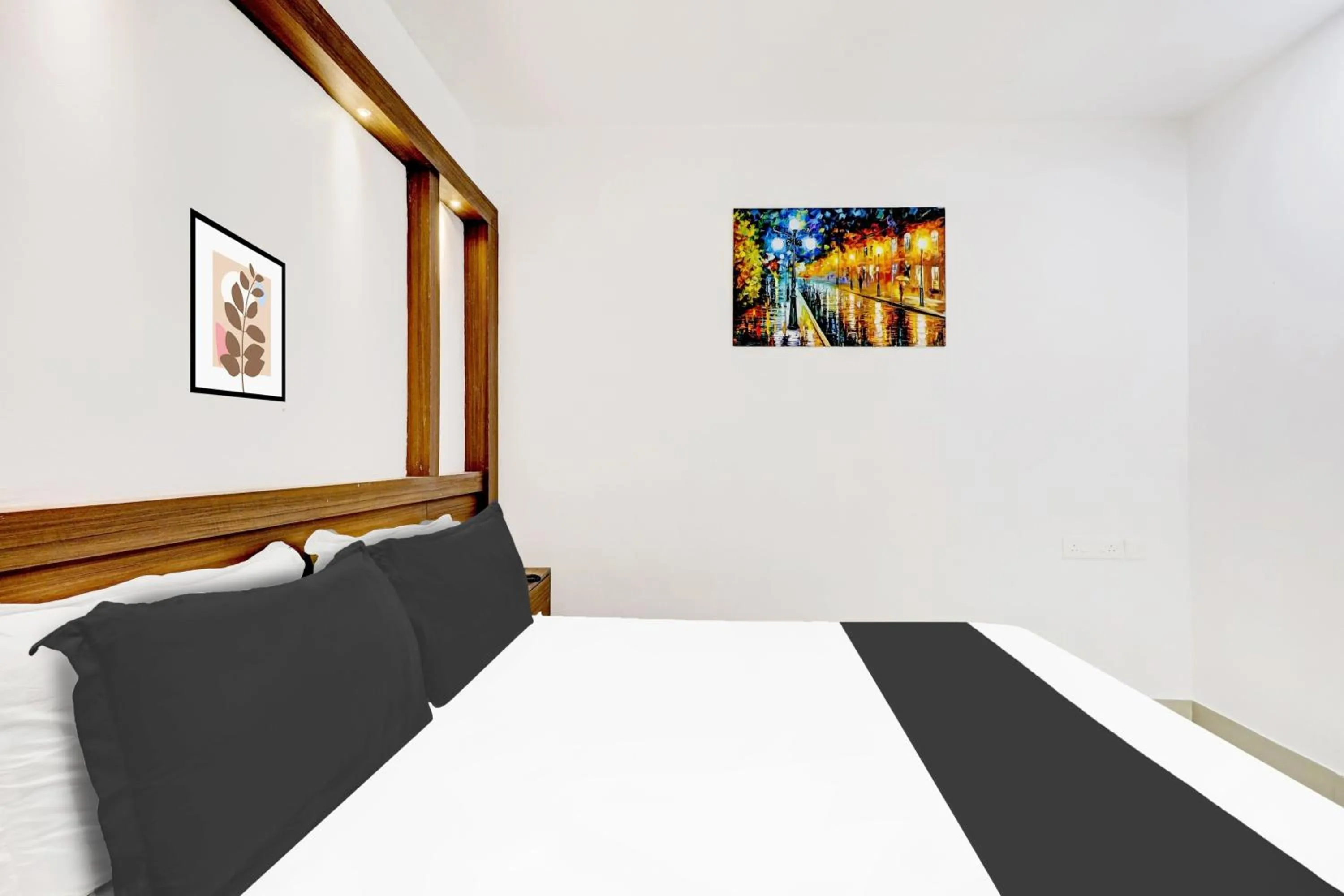 Bedroom, Bed in Super Hotel O Kazhakoottam Near AL SAJ Convention Centre