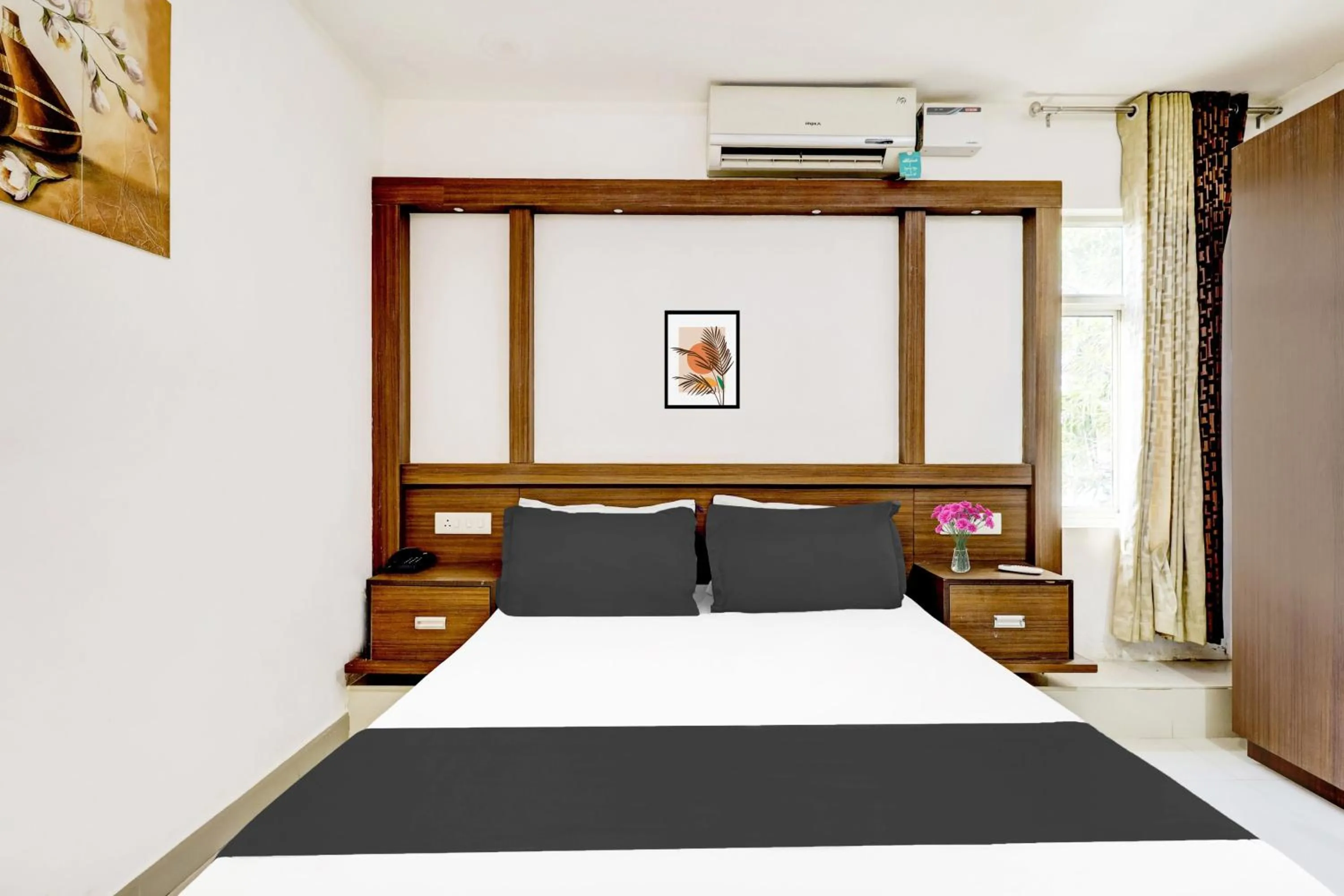 Bedroom, Bed in Super Hotel O Kazhakoottam Near AL SAJ Convention Centre