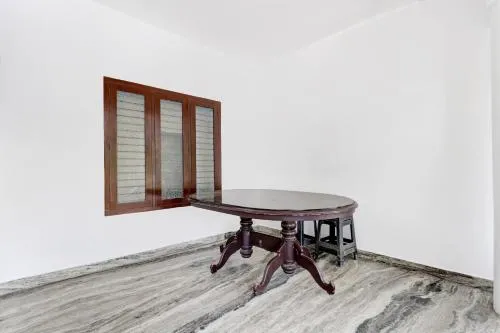 Super Hotel O Kazhakoottam Near AL SAJ Convention Centre