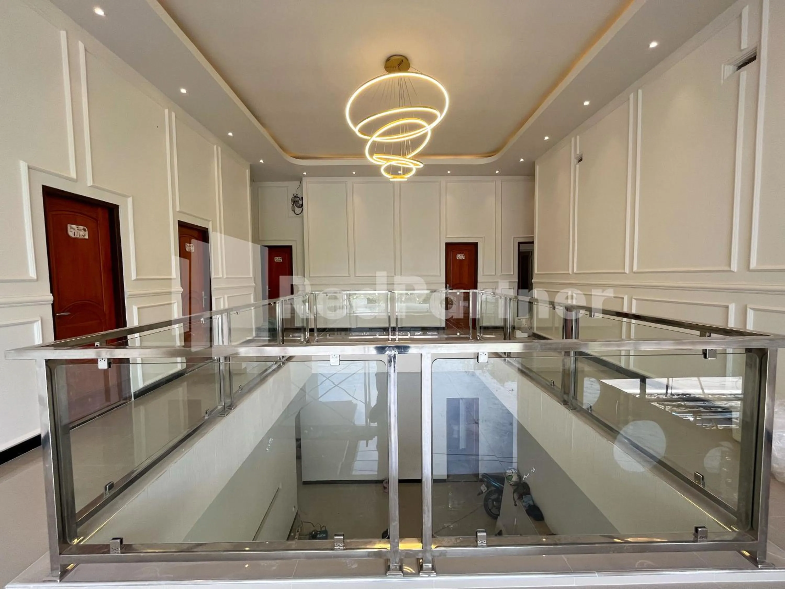 Facade/entrance in JENGGO Riverside Mitra RedDoorz near Kampung Inggris Pare