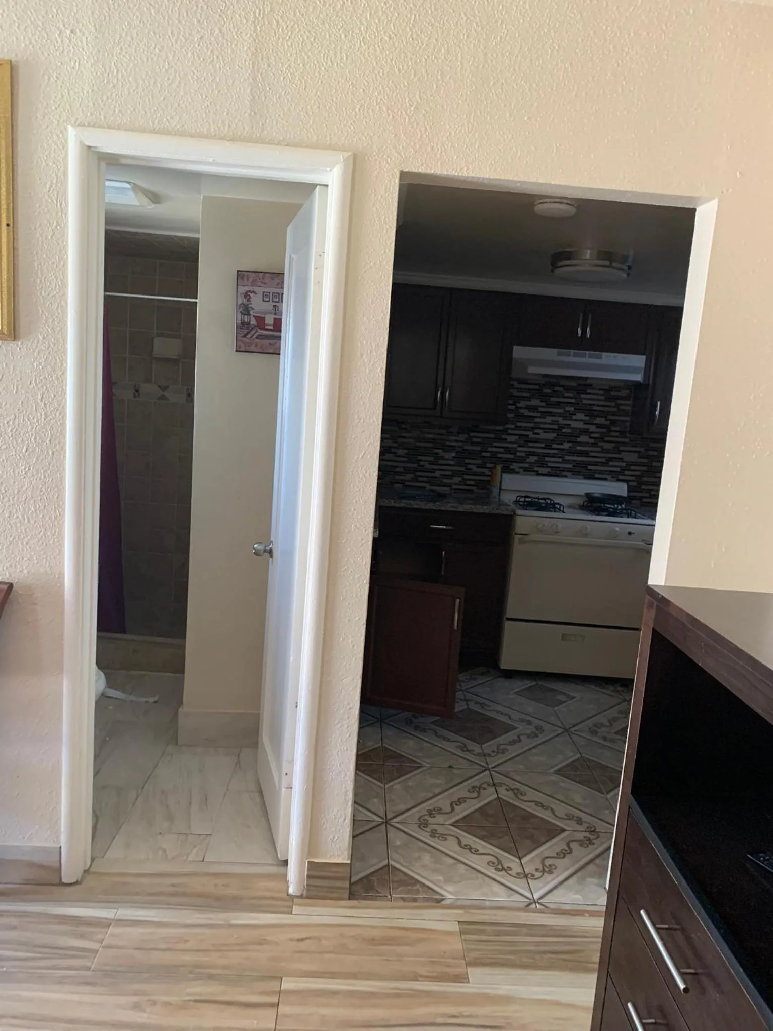 Kitchen or kitchenette in Jerry's Motel