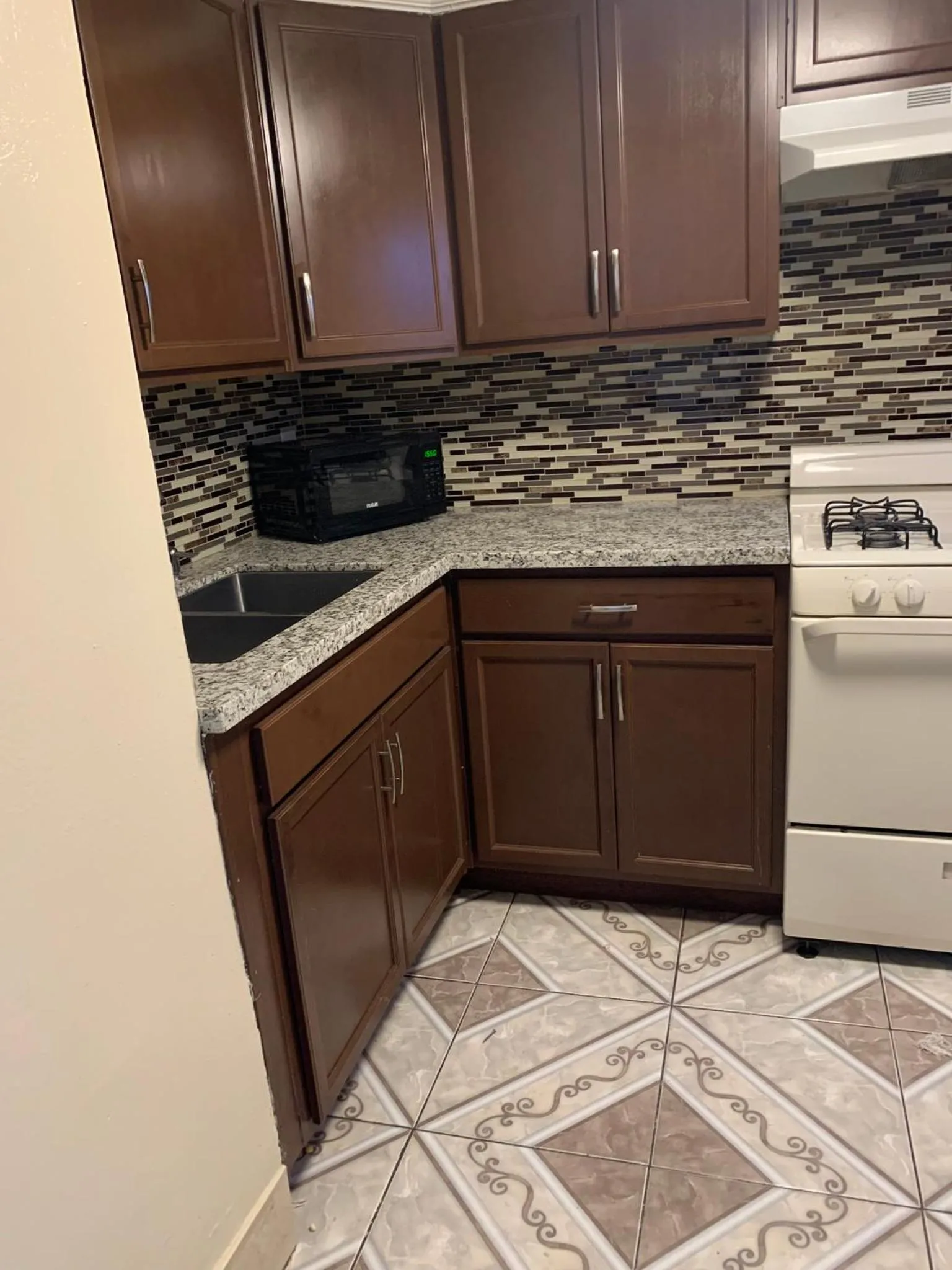 Kitchen or kitchenette in Jerry's Motel