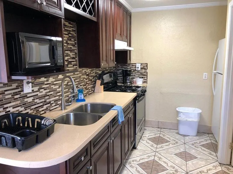Kitchen or kitchenette in Jerry's Motel