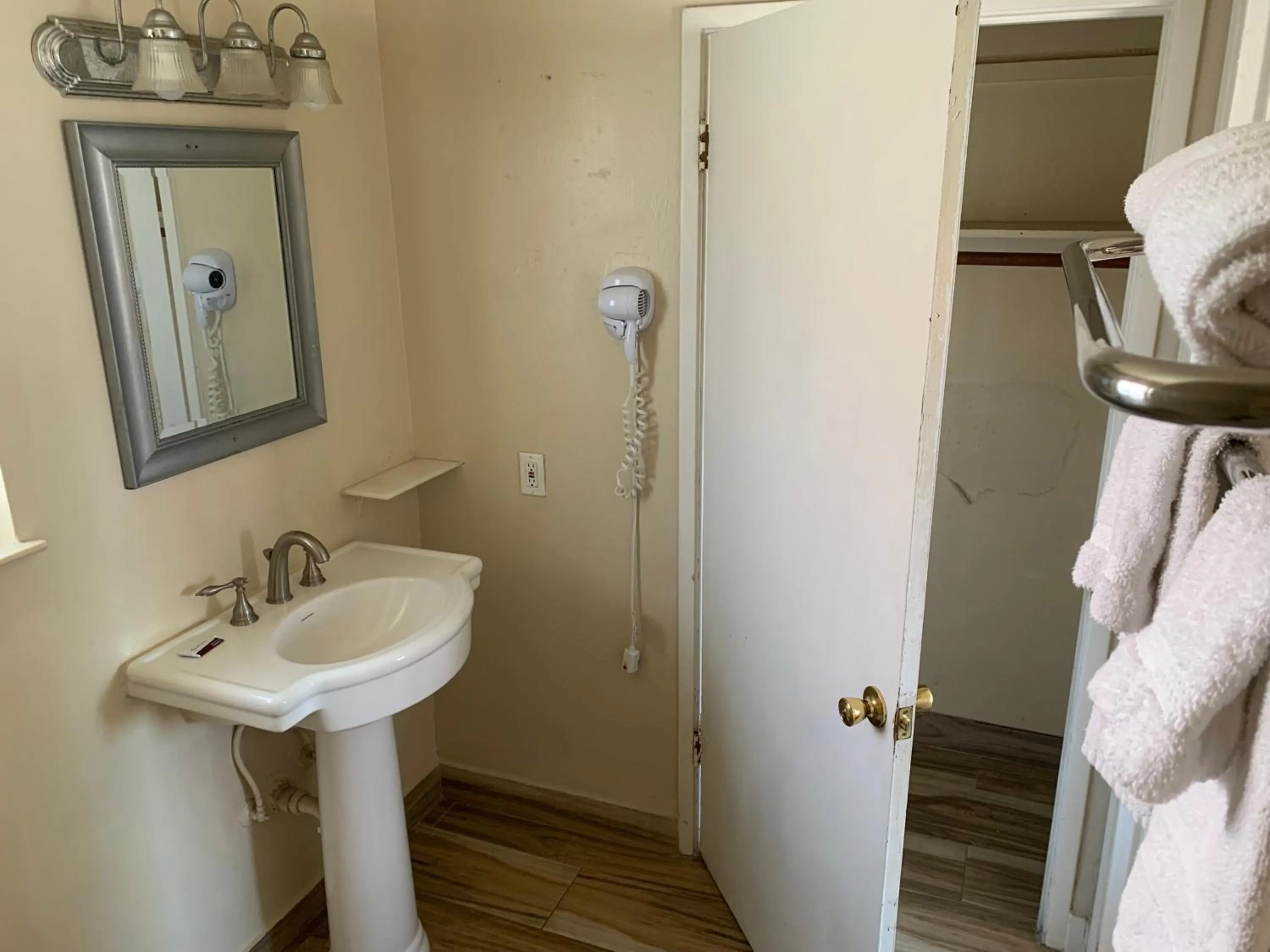 Bathroom in Jerry's Motel