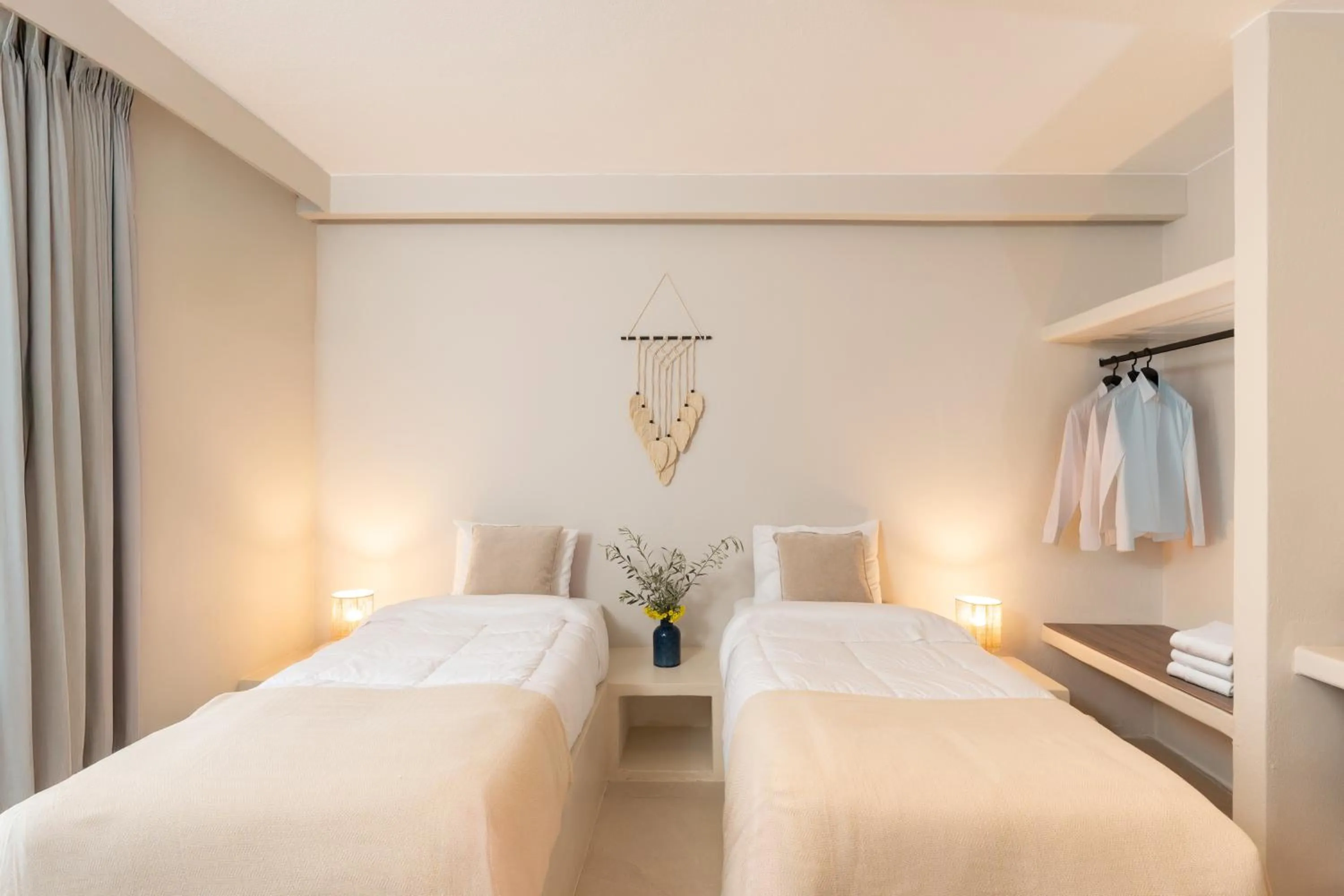 Deluxe Twin Room in Paridian Elegant Living