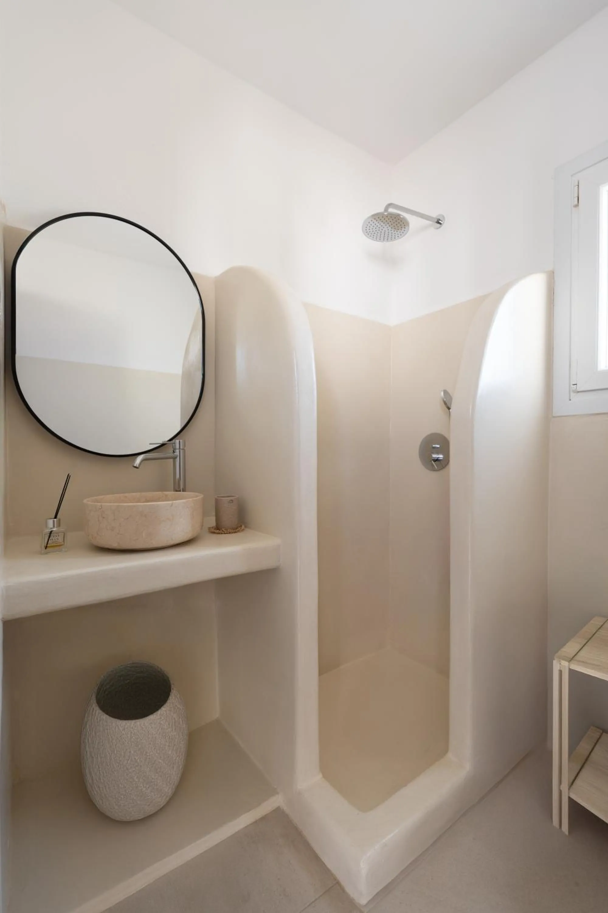 Deluxe Twin Room in Paridian Elegant Living