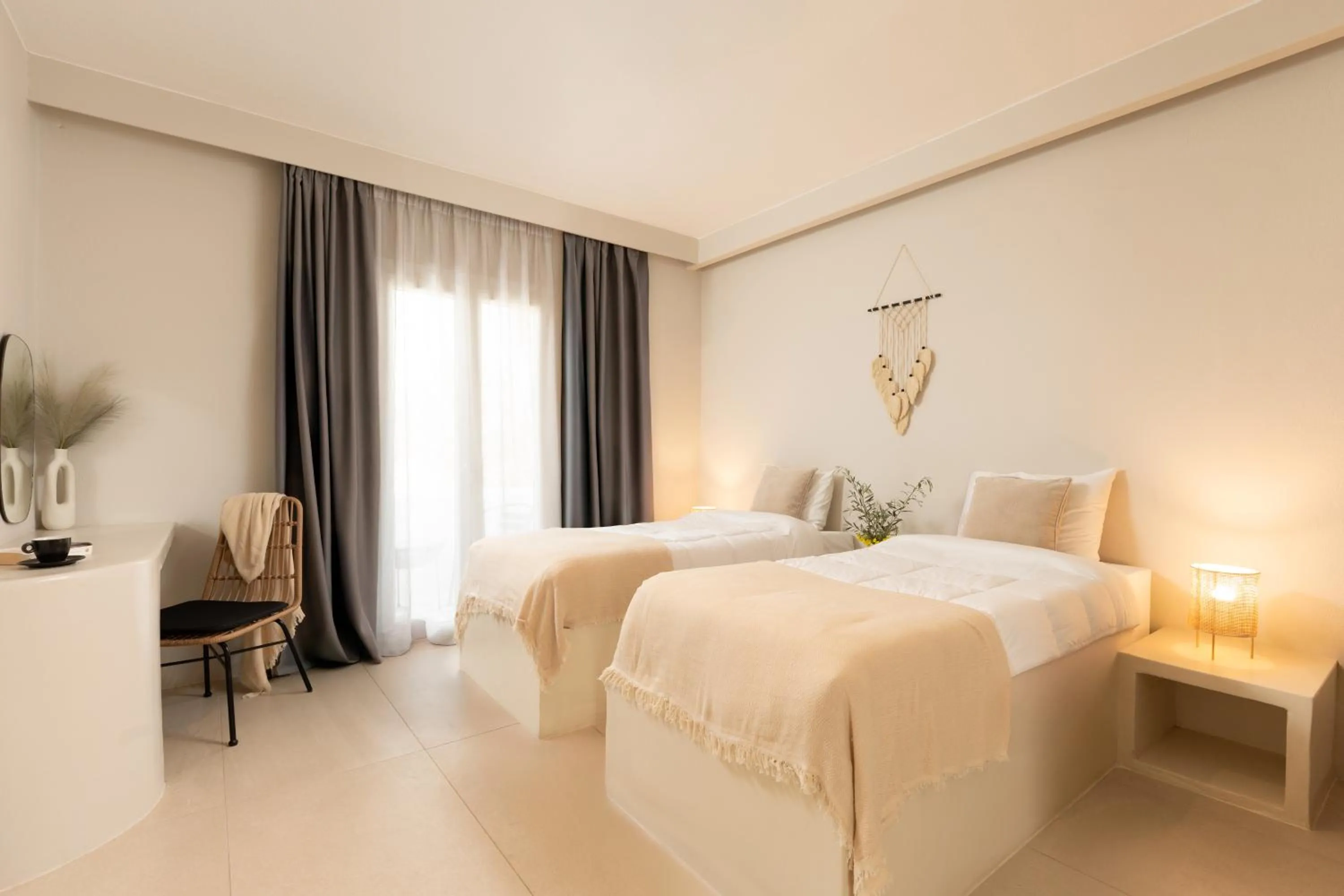Deluxe Twin Room in Paridian Elegant Living